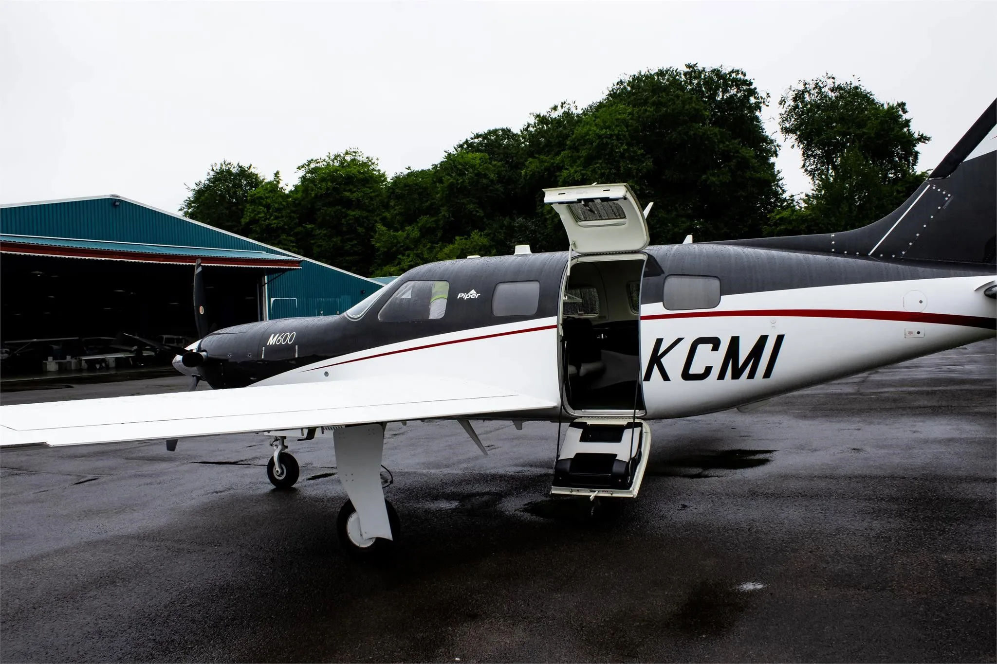 Exterior view of a 2018 Piper PA-46 M600, G-KCMI.
