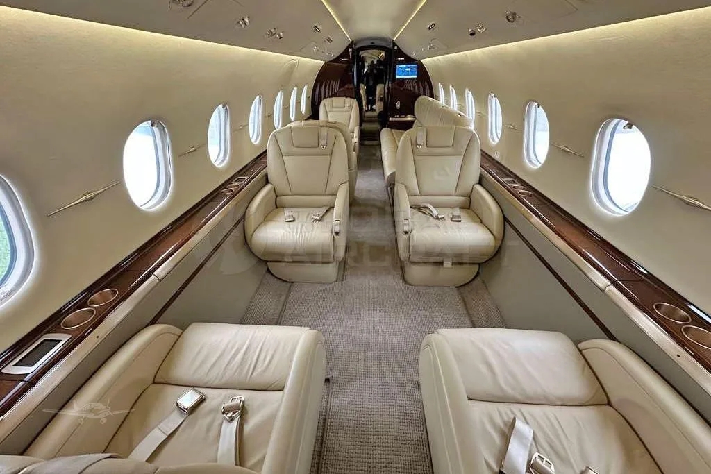 Cabin interior of a 2011 HAWKER 4000.