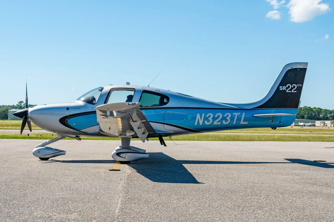 Exterior view of a 2014 Cirrus SR22 G5.