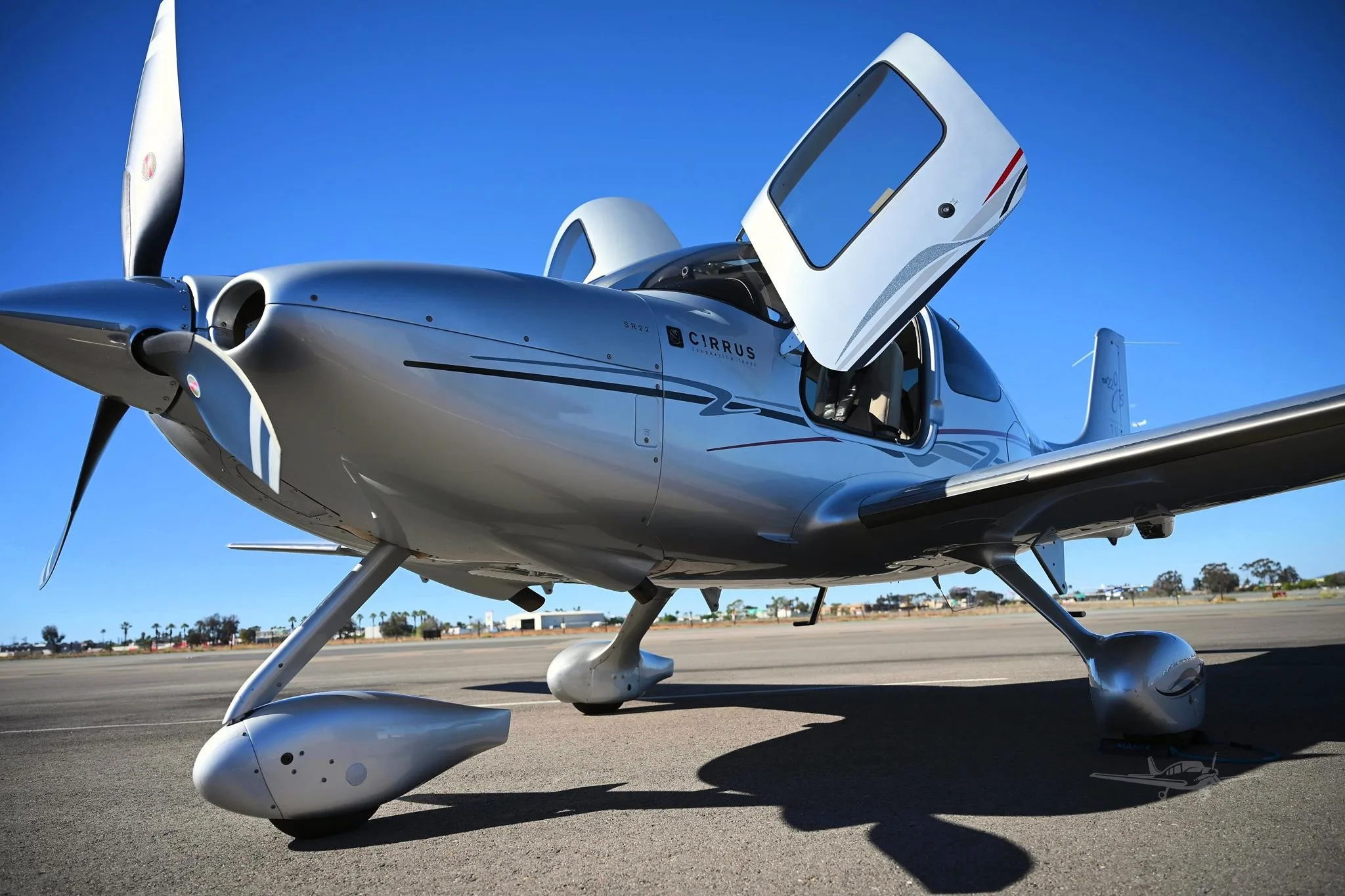 Exterior view of a 2008 Cirrus SR22-G3 Turbo, N548CP.