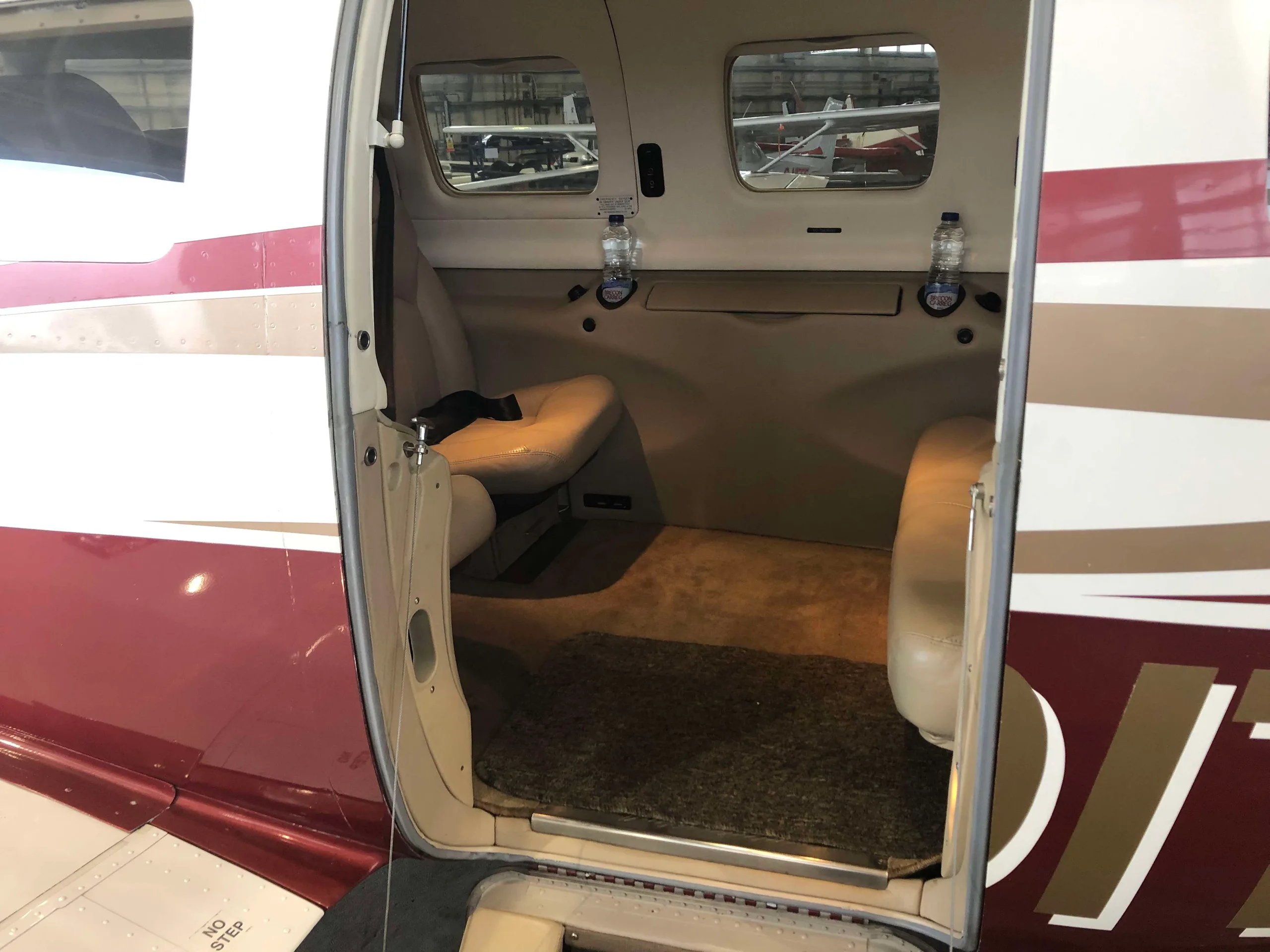 Cabin interior of a 2006 Piper PA46-500TP Meridian.
