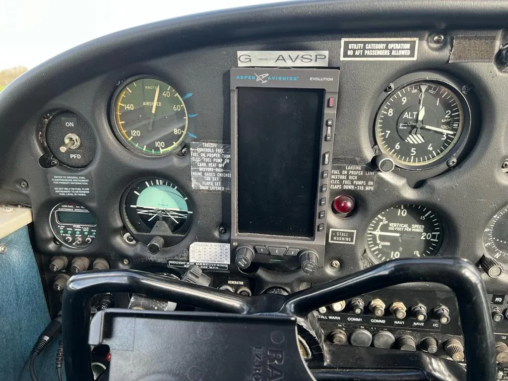 Cockpit and instrument panel of a Piper Piston.