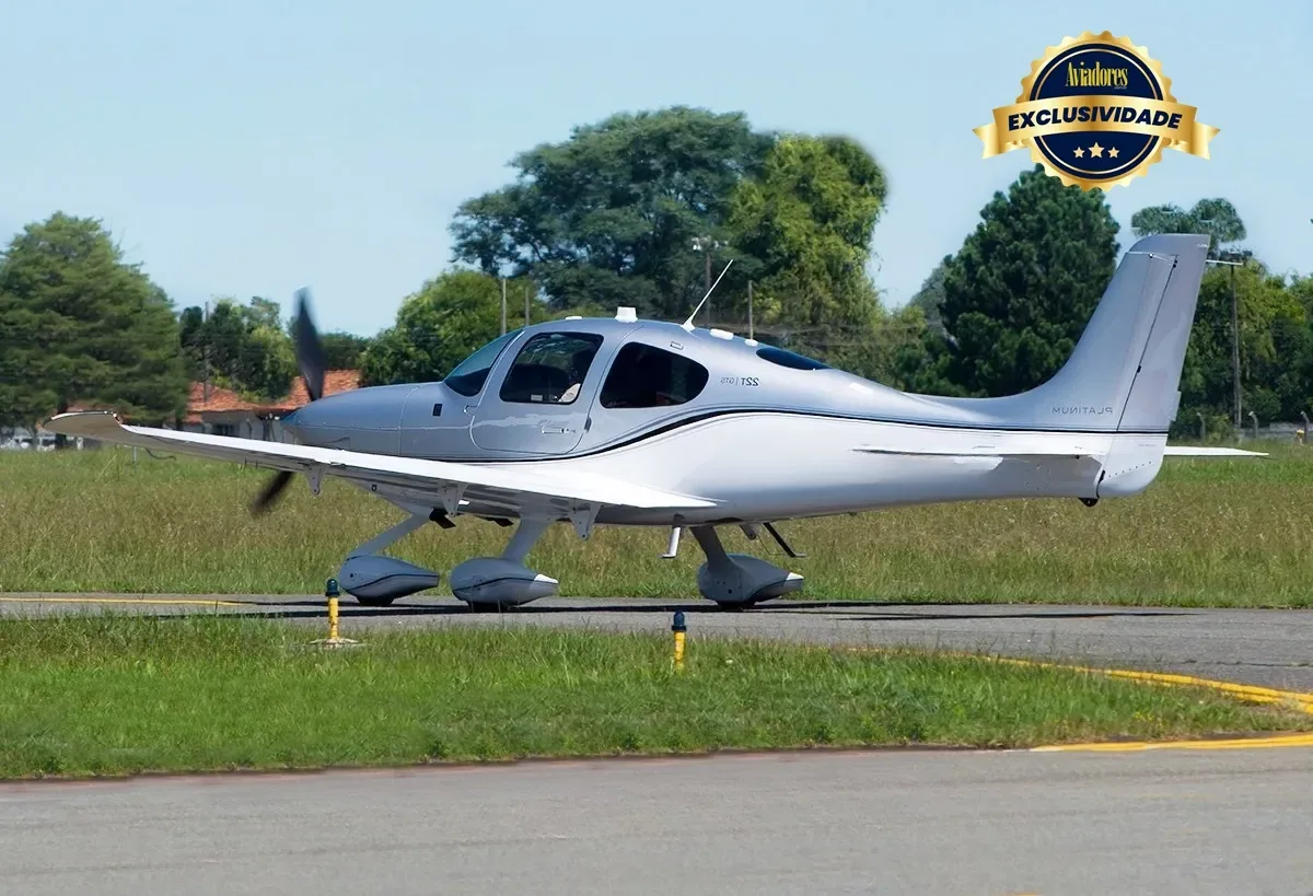 Exterior view of a Cirrus Aircraft SR22T G6 GTS PLATINUM.