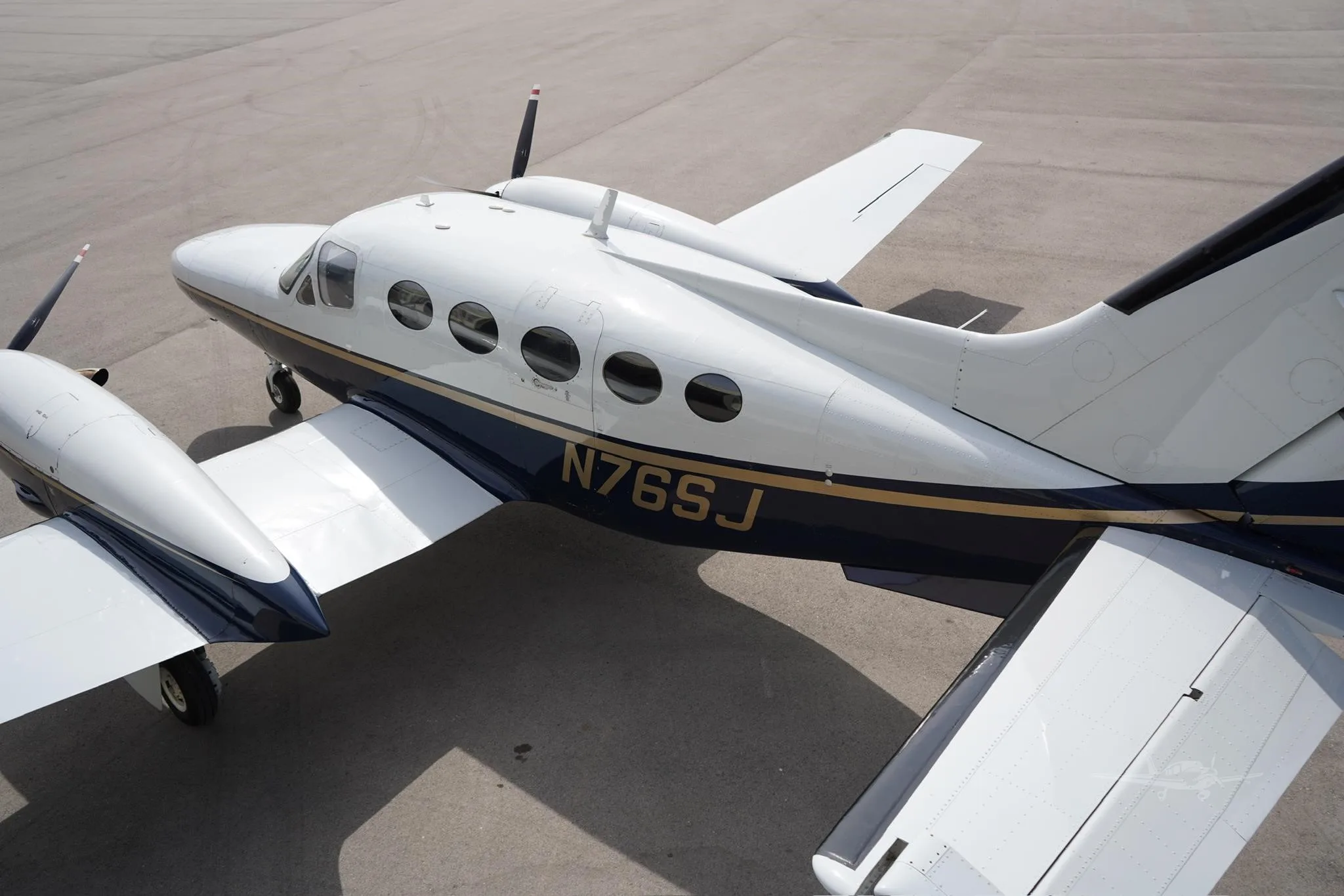 Exterior view of a 1984 CESSNA CONQUEST I, N76SJ.