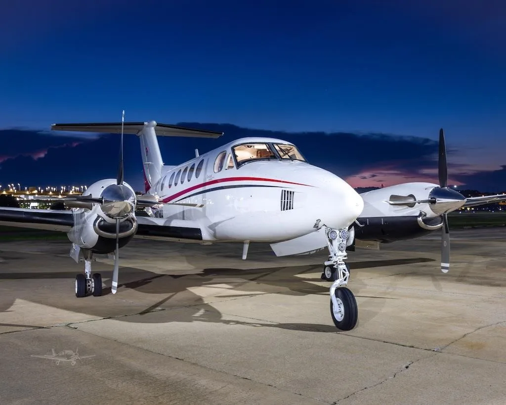 Exterior view of a 2008 BEECHCRAFT KING AIR B200GT, N987MH.