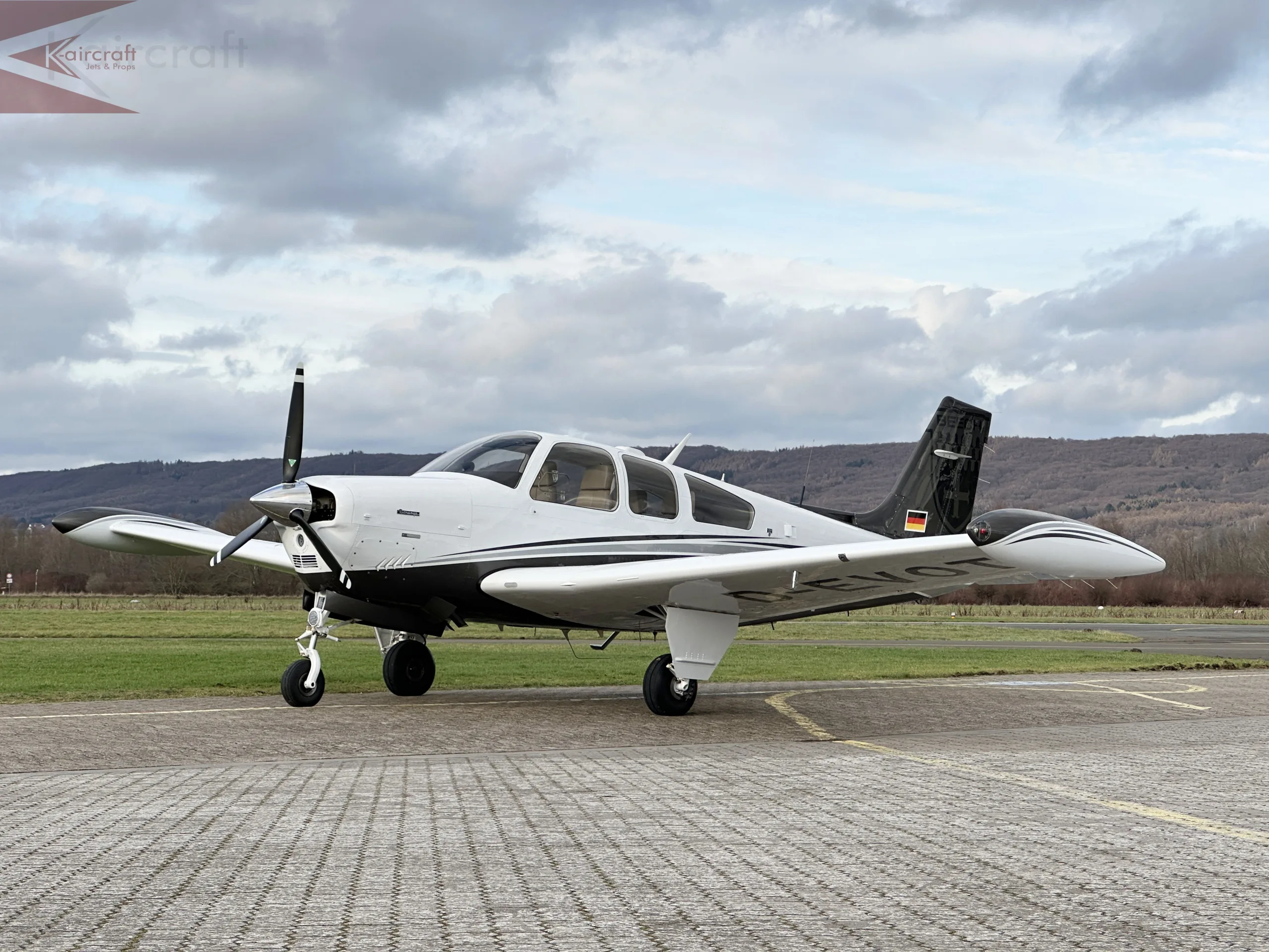 Exterior view of a 1990 Beechcraft F33A Bonanza.