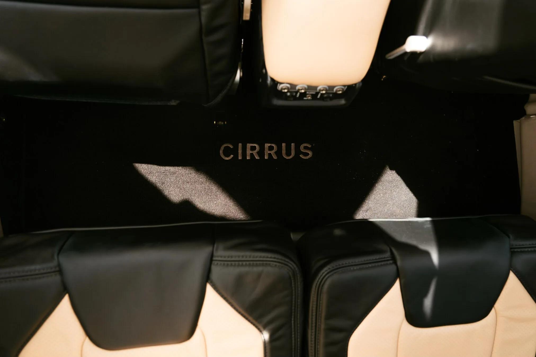 Cabin interior of a 2005 Cirrus SR22-G2.