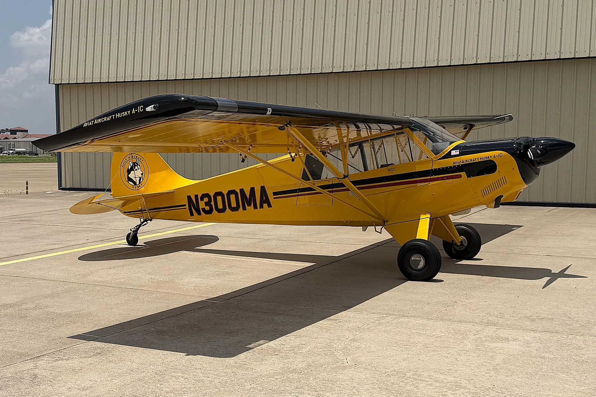 Exterior view of a 2011 AVIAT HUSKY A-1C-180, N300MA.