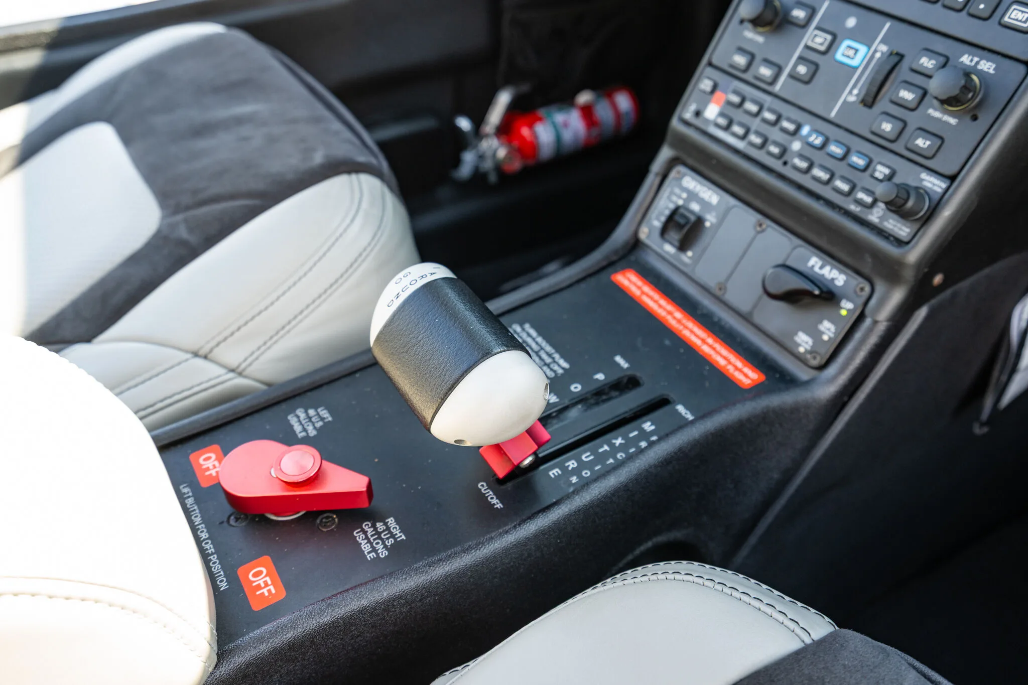 Cockpit and instrument panel of a 2023 Cirrus SR22T-G6.