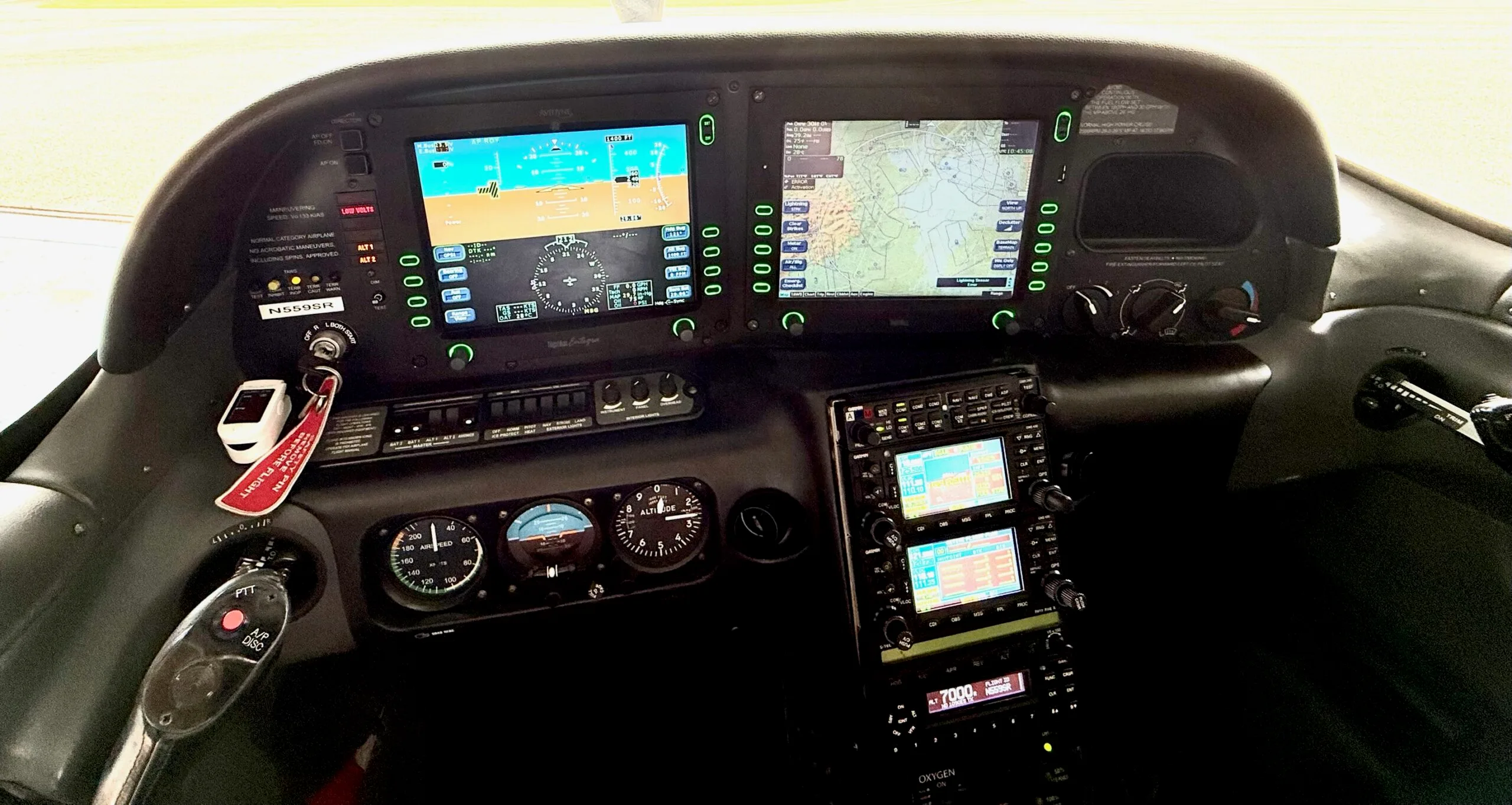 Avionics suite of a 2007 Cirrus SR22-G3 Turbo GTS.