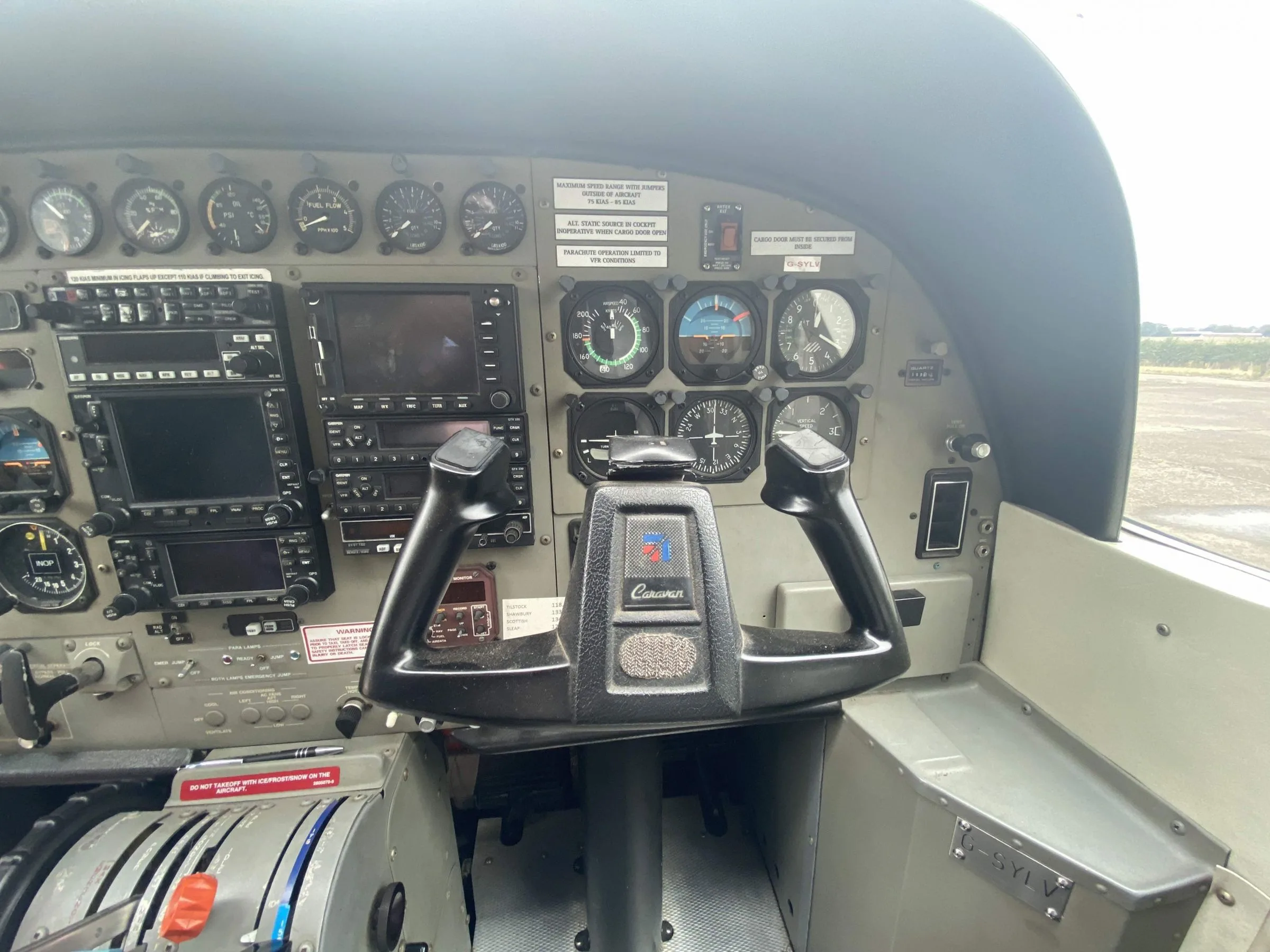 Cockpit and instrument panel of a 2002 Cessna 208B Grand Caravan.
