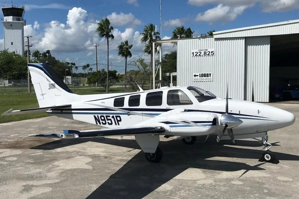 Exterior view of a 2002 BEECHCRAFT 58 BARON, N951P.