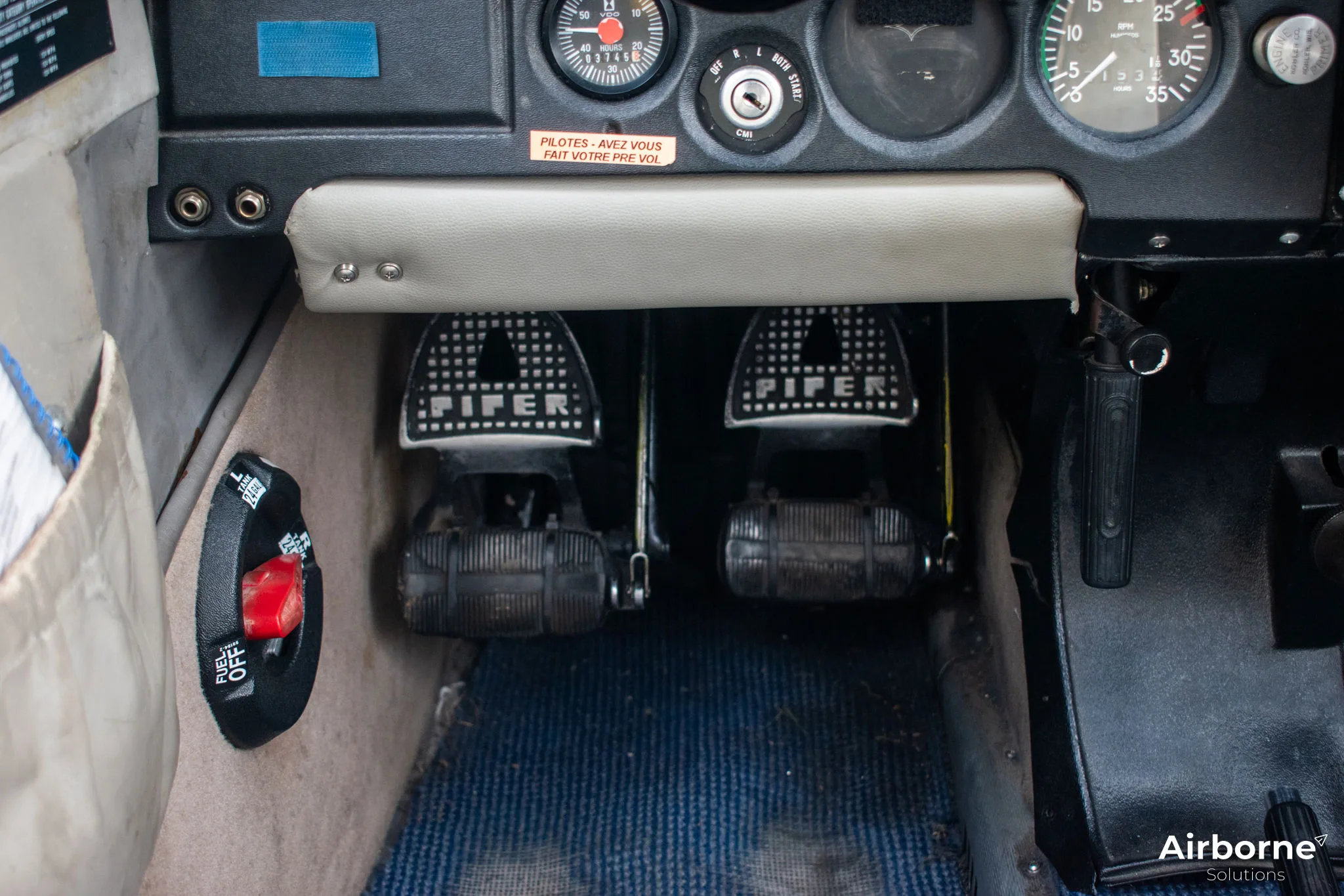 Cockpit and instrument panel of a 1975 Piper PA-28-151 Cherokee Warrior.