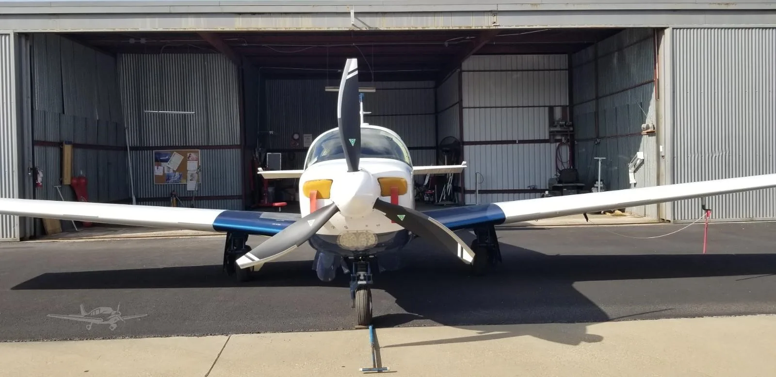 Exterior view of a 1982 MOONEY M20K 231, N231AT.