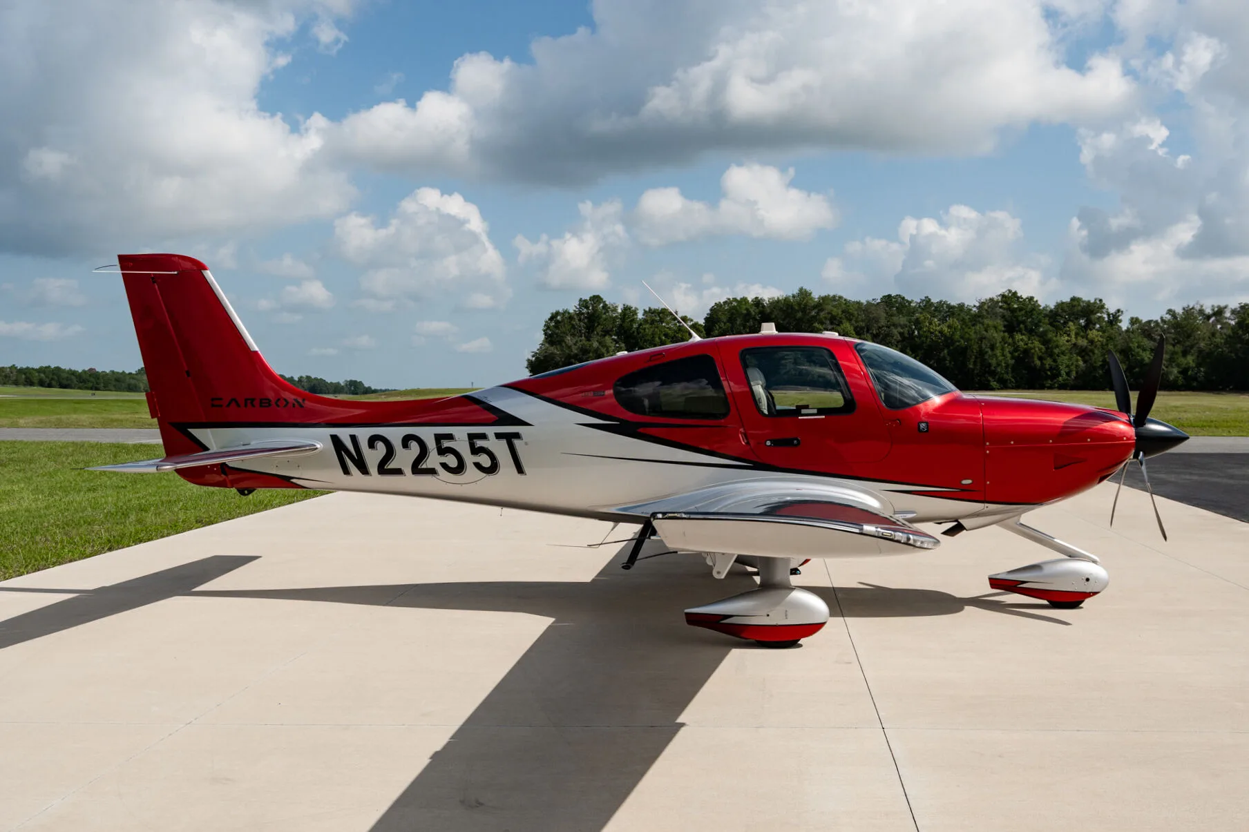 Exterior view of a 2023 Cirrus SR22T-G6, N2255T.