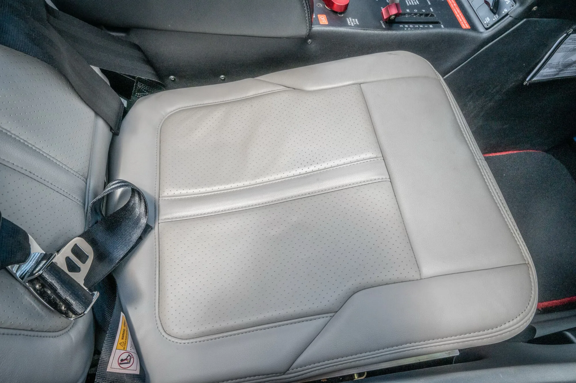Cabin interior of a 2021 Cirrus SR20-G6.