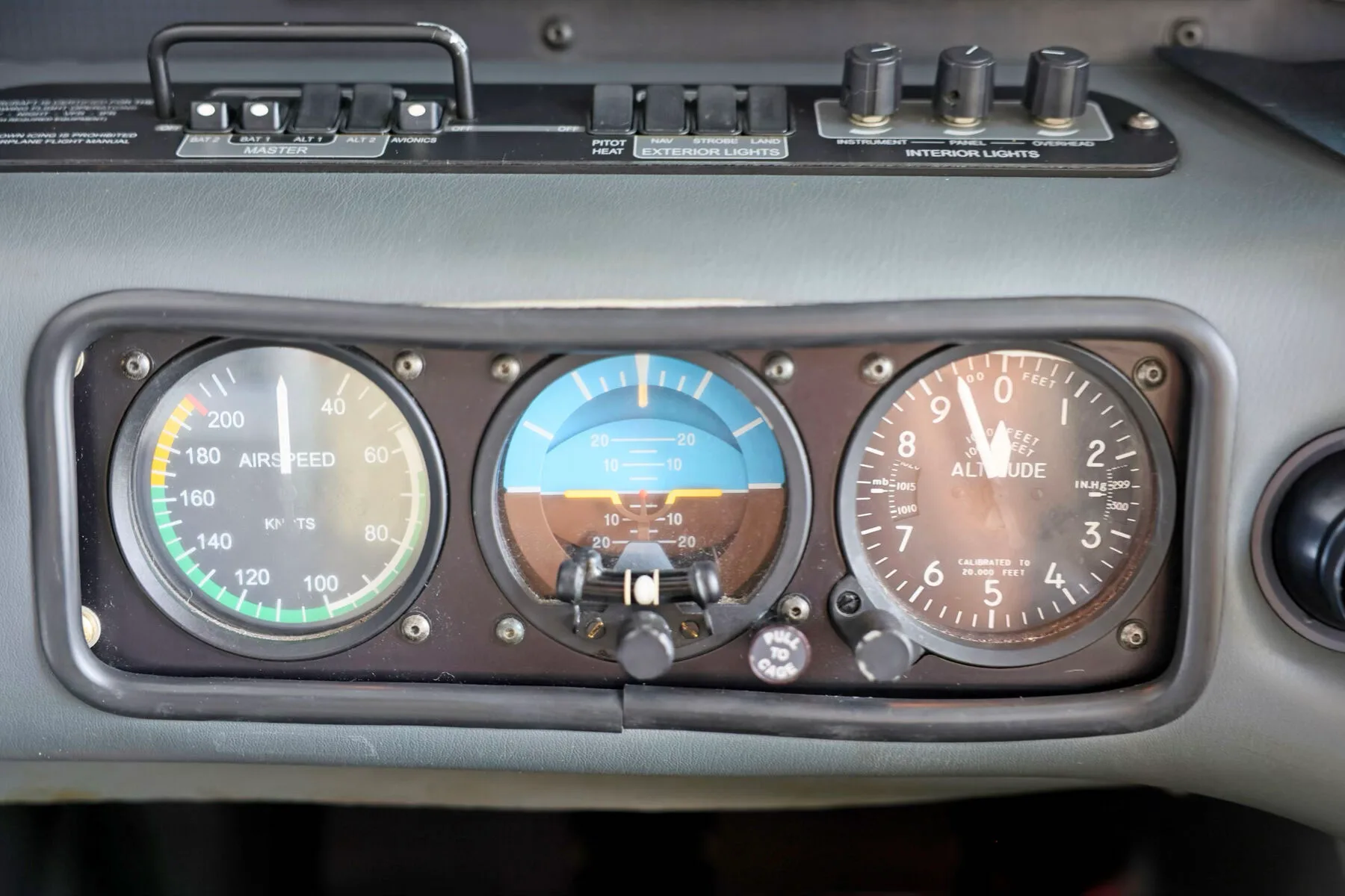 Cockpit and instrument panel of a Cirrus SR20-G2 GTS.