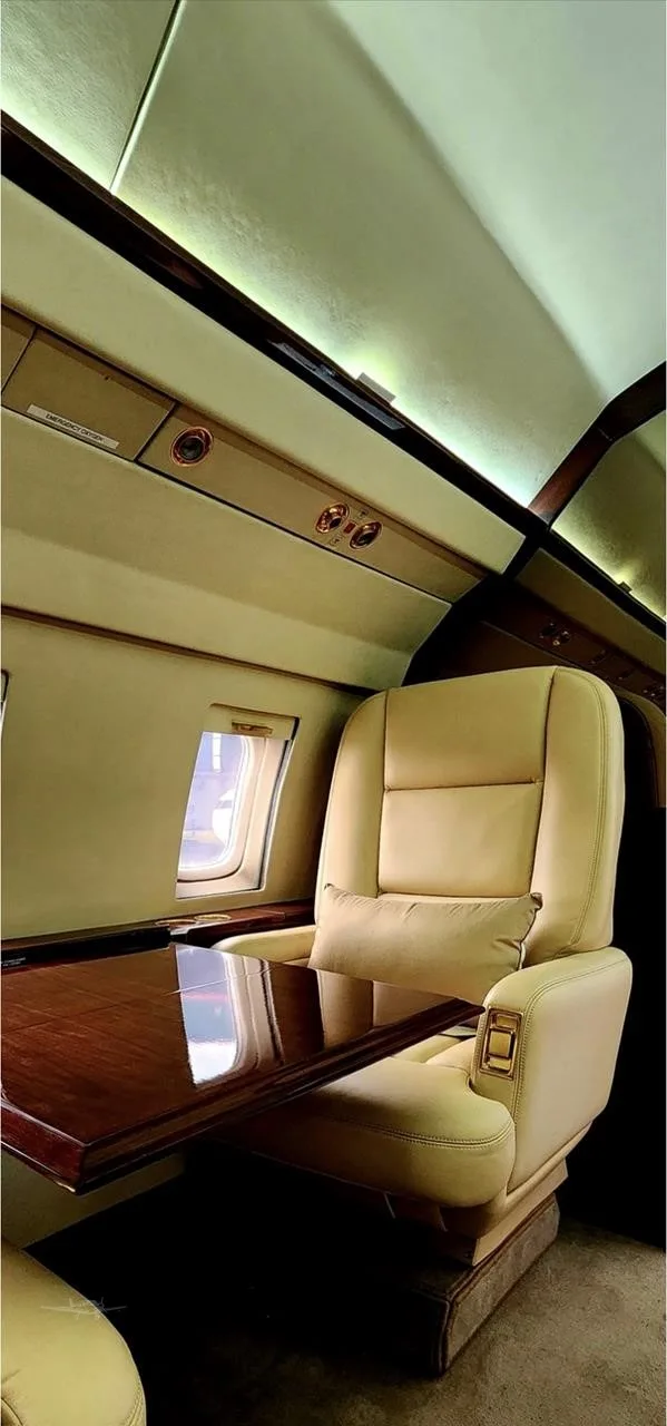 Cabin interior of a 1982 BOMBARDIER CHALLENGER 600.