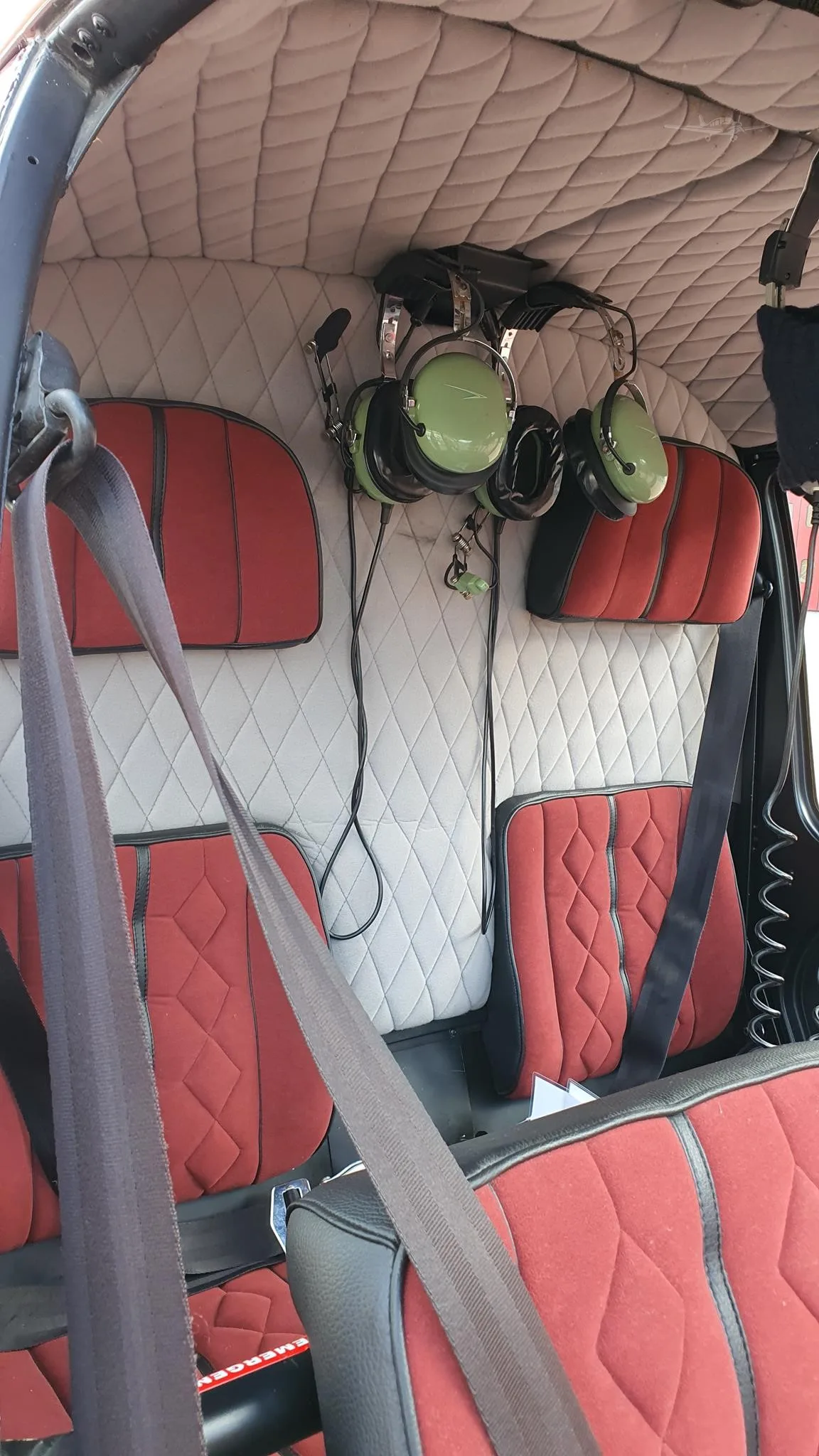 Cabin interior of a 2000 ROBINSON R44 CLIPPER I.