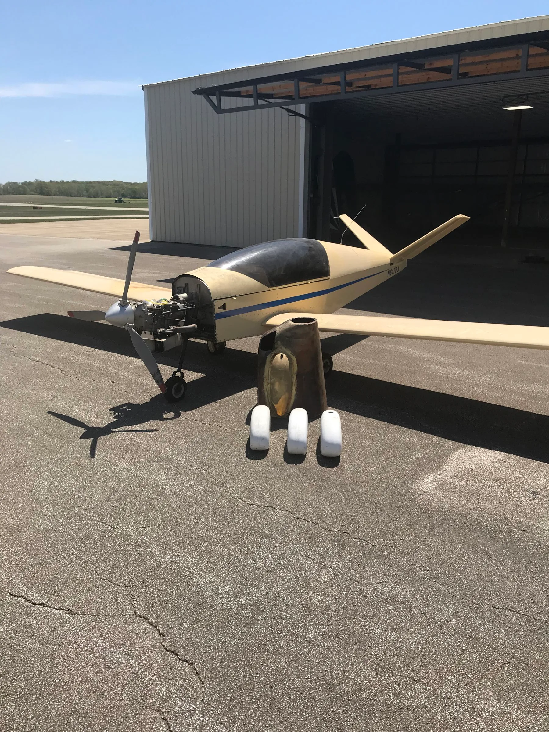 Exterior view of a 2004 Monnett Experimental Moni.