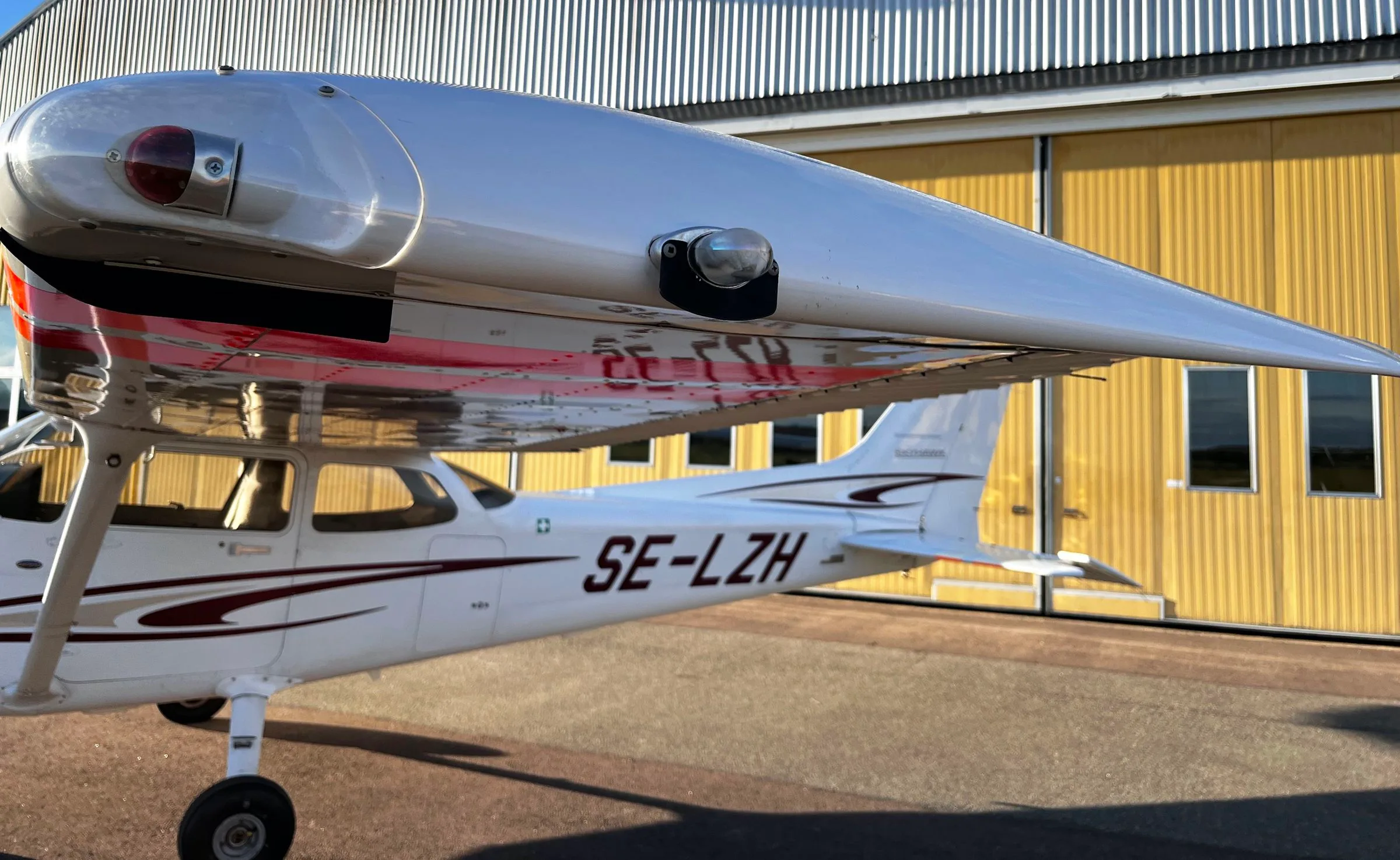 Exterior view of a 2006 Cessna 172S.
