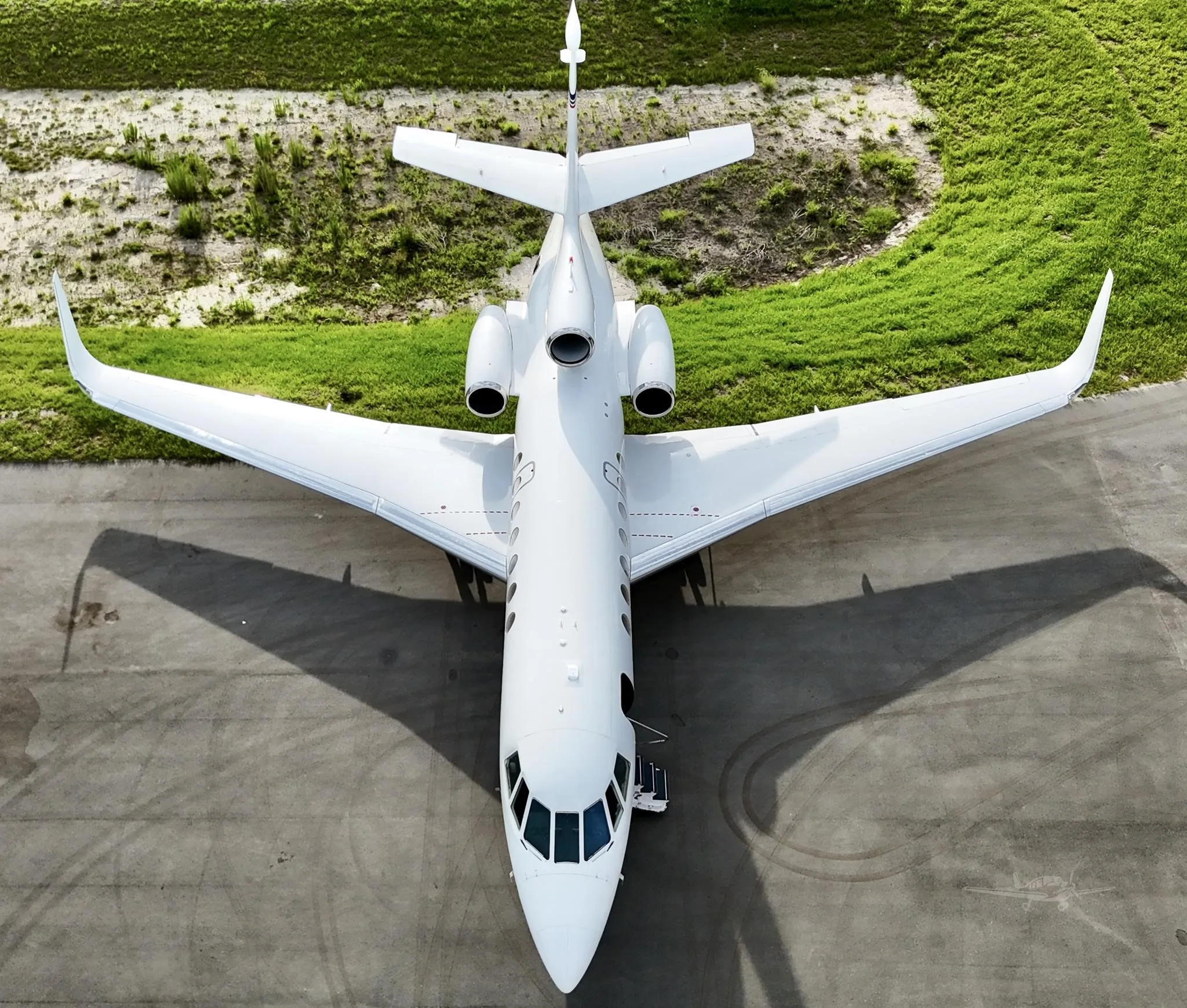 Exterior view of a 1998 DASSAULT FALCON 50EX, N849EA.