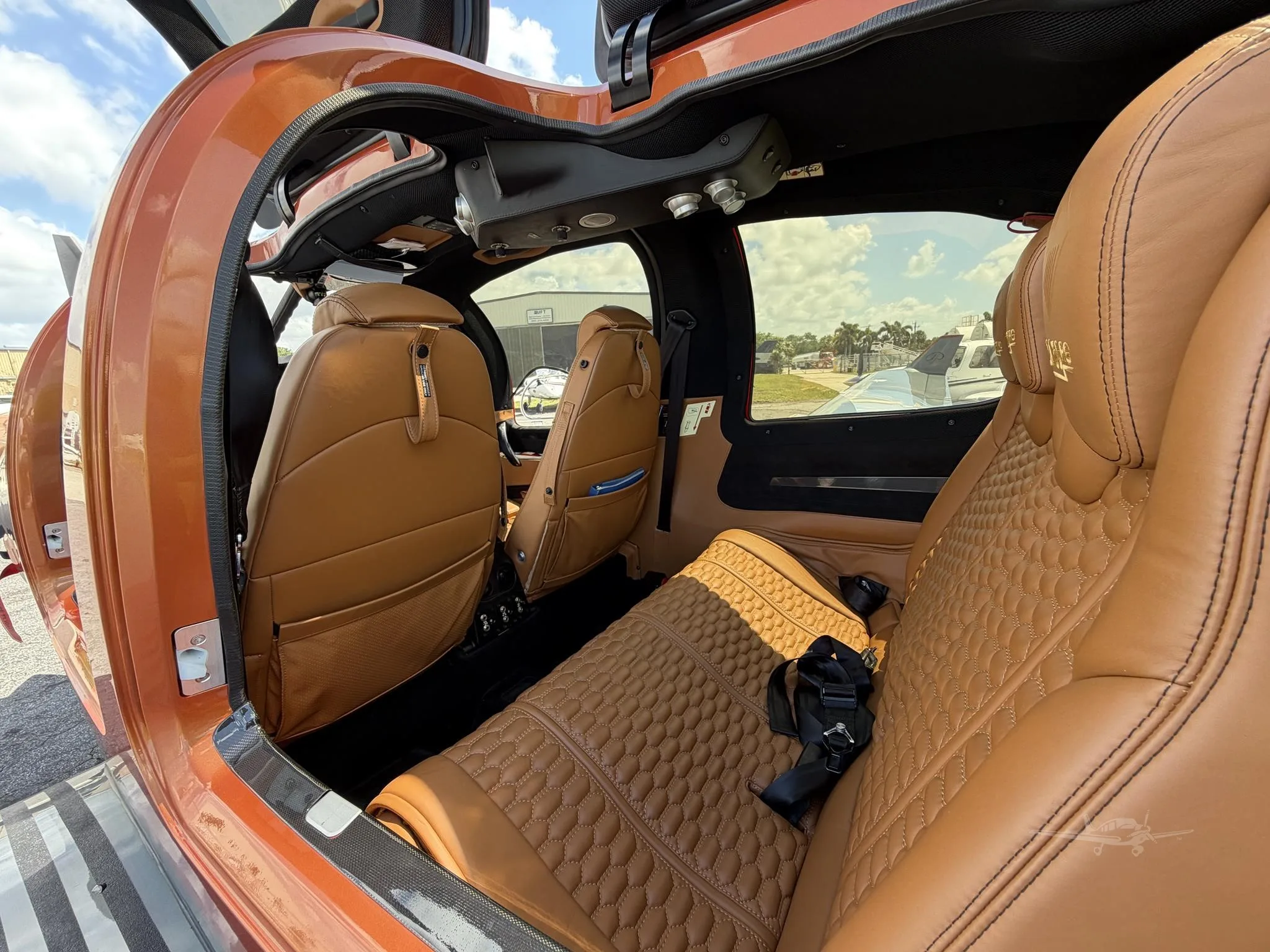 Cabin interior of a 2024 DIAMOND DA50 RG.