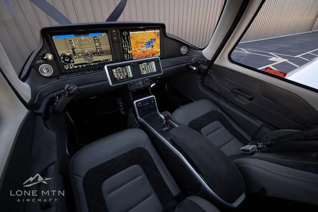 Cockpit and instrument panel of a 2024 Cirrus SR22T G7.