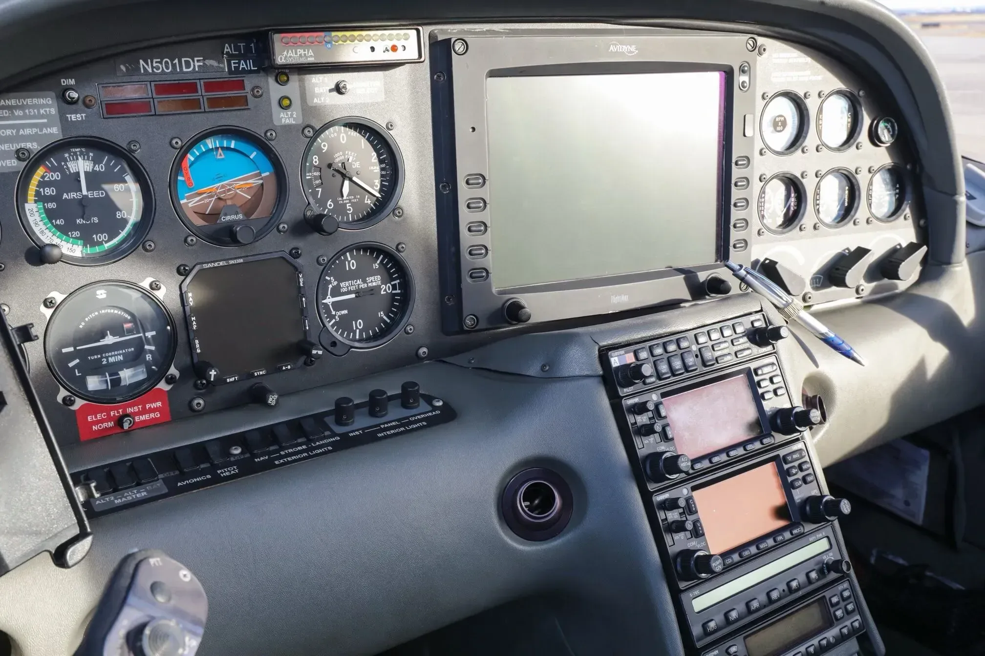 Avionics suite of a 2002 Cirrus SR20.