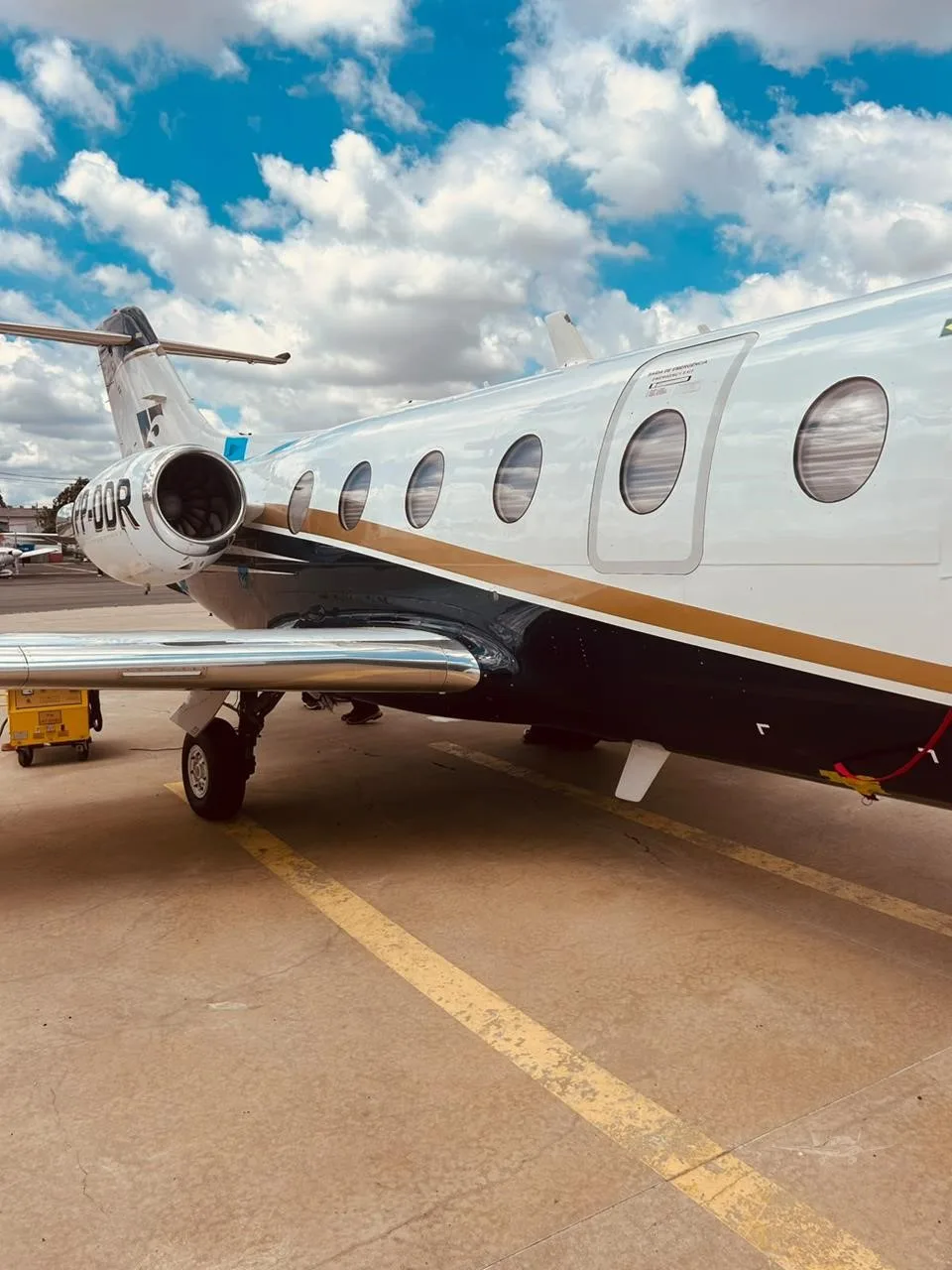 Exterior view of a 1997 HAWKER 400A, PP-DDR.