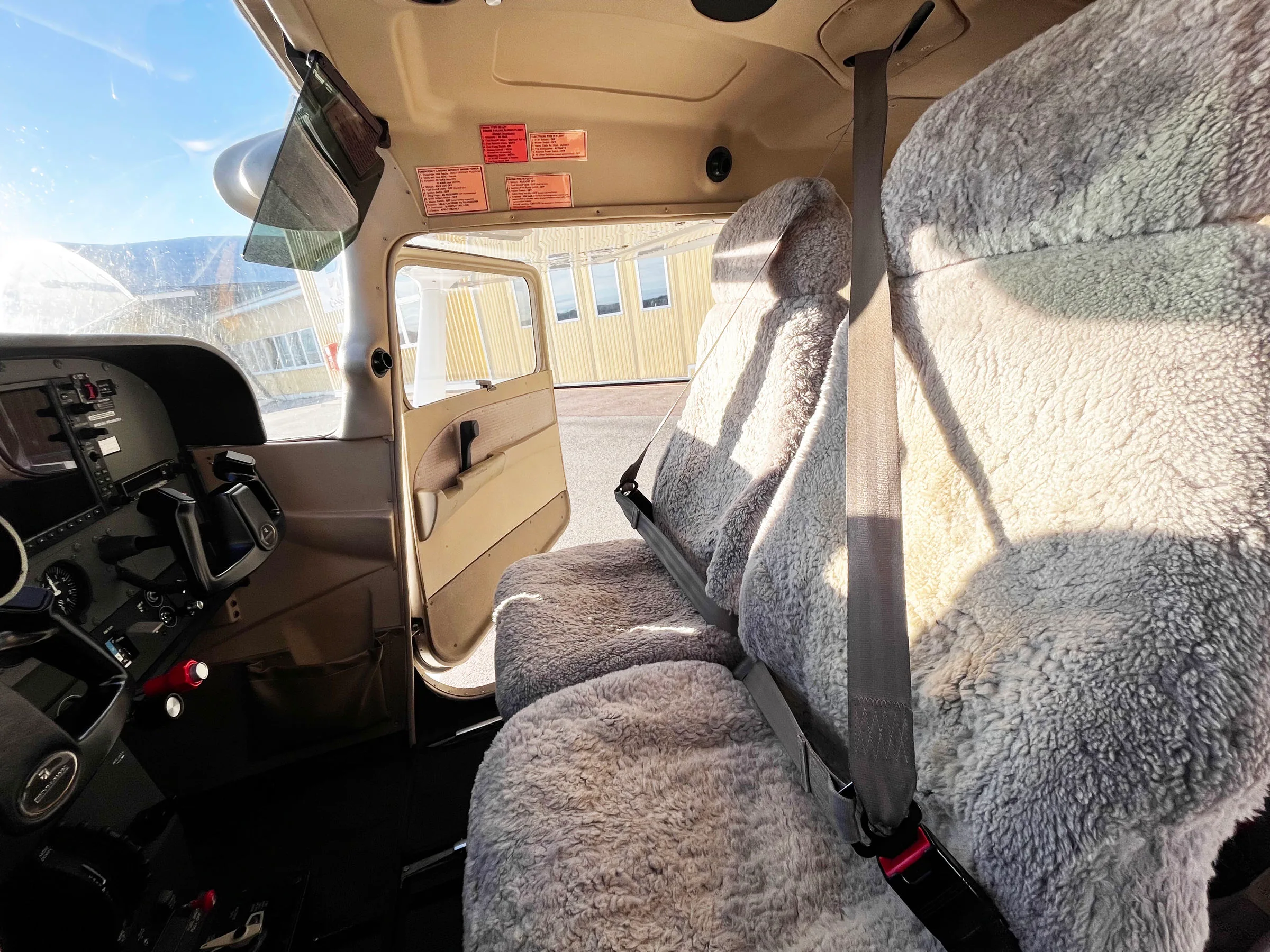 Cabin interior of a 2006 Cessna 172S.