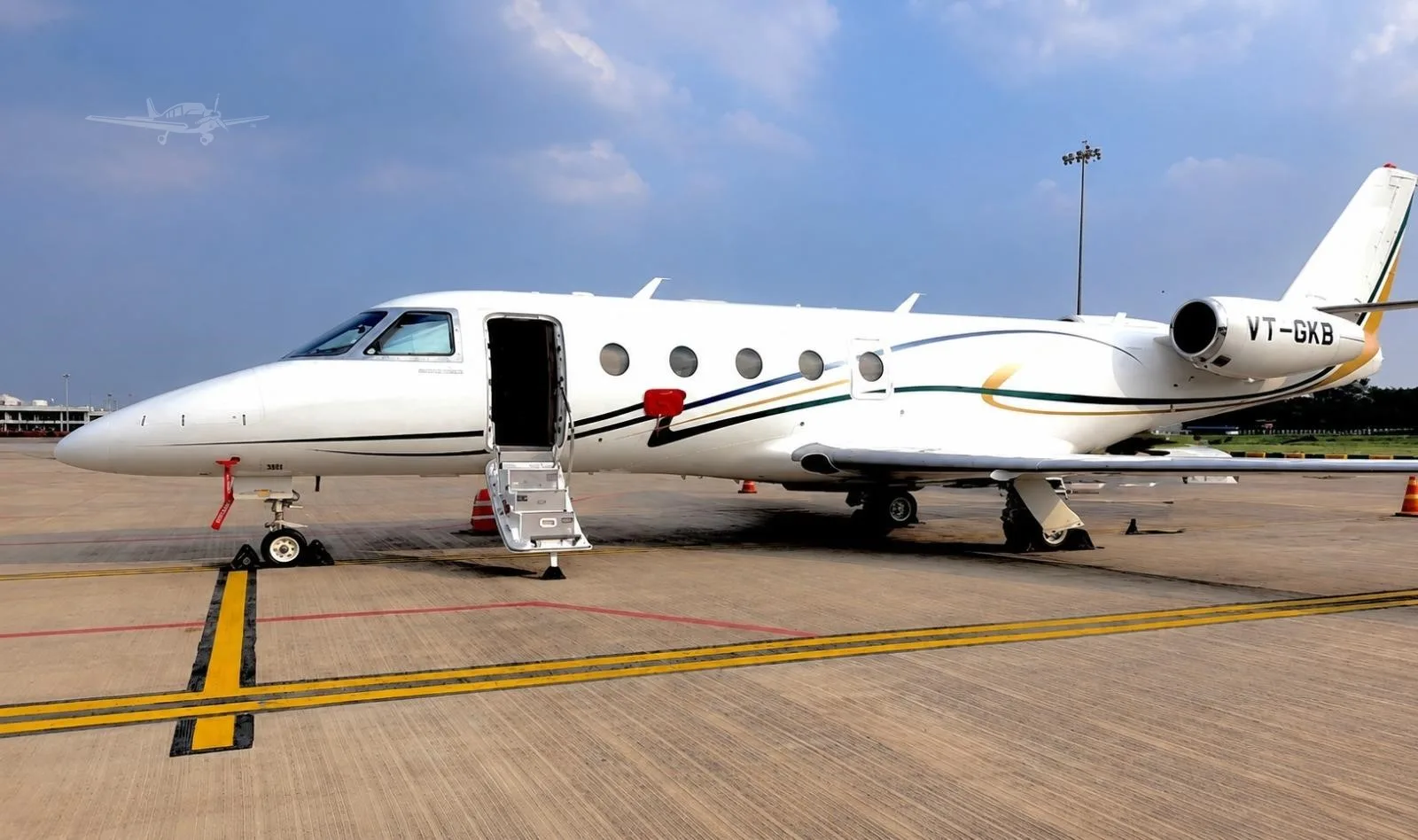 Exterior view of a 2009 GULFSTREAM G150, VT-GKB.