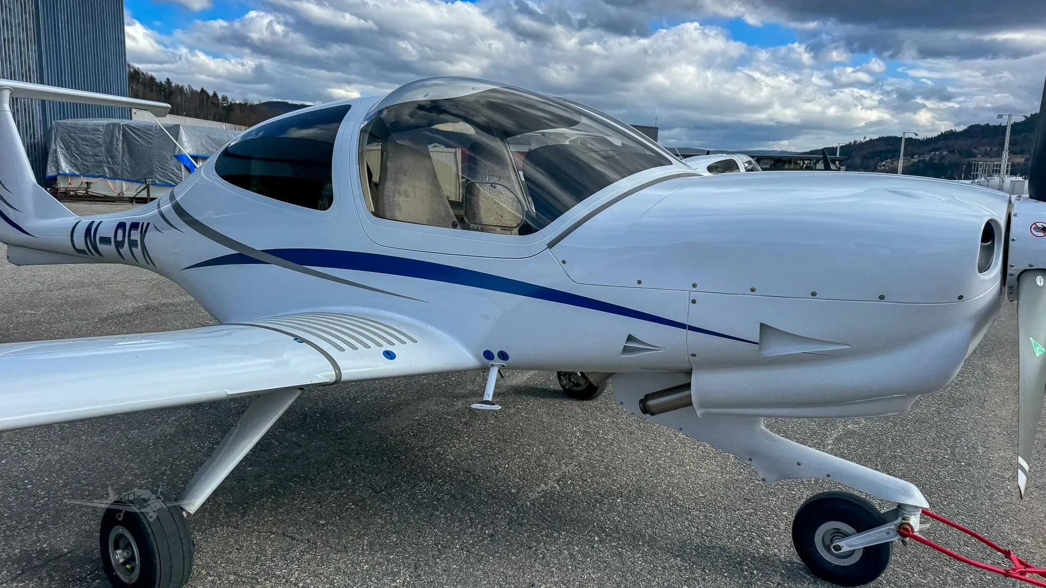 Exterior view of a 2019 DIAMOND DA40 NG, LN-PFK.