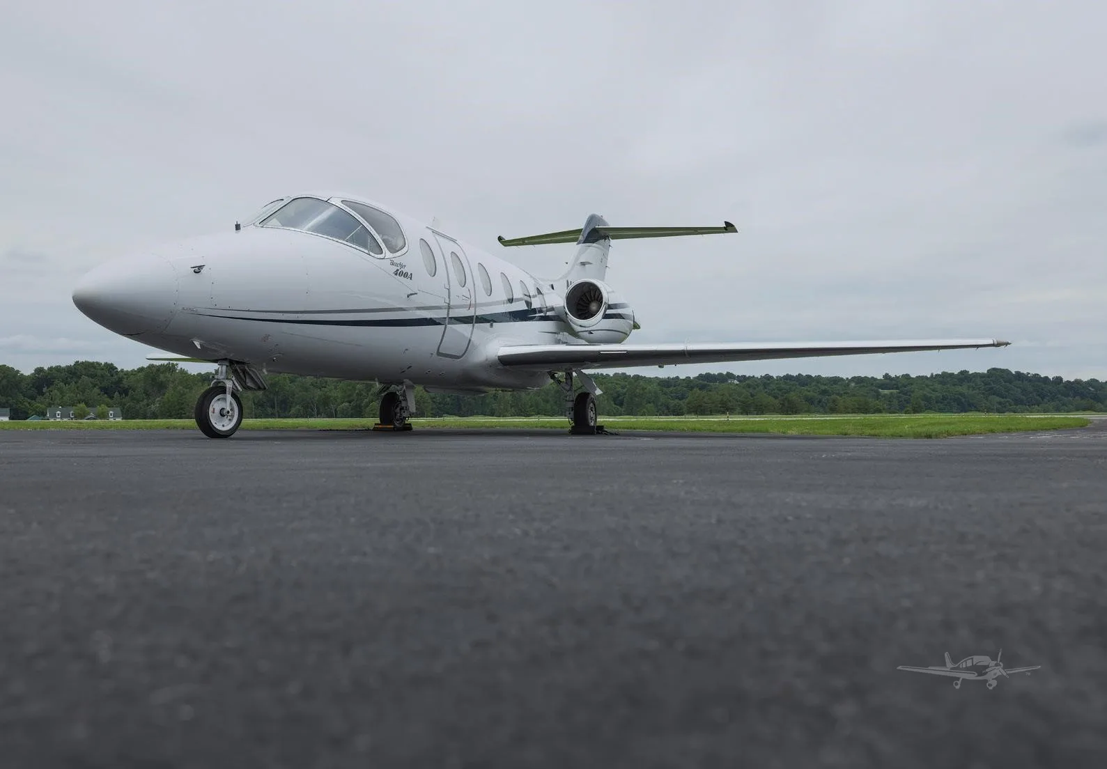 Exterior view of a 2000 BEECHCRAFT BEECHJET 400A, N977MX.