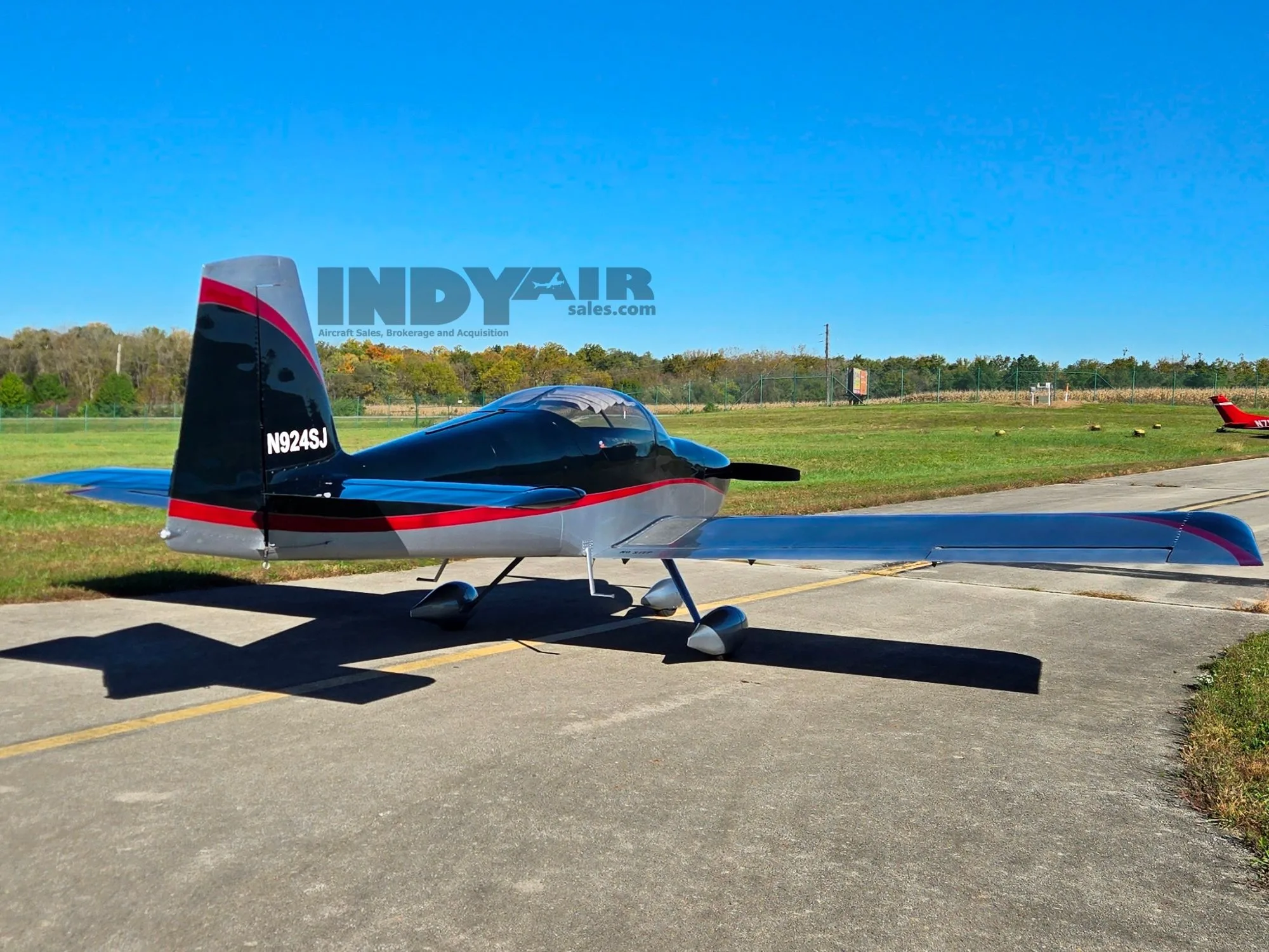 Exterior view of a Van's RV9A, N924SJ.