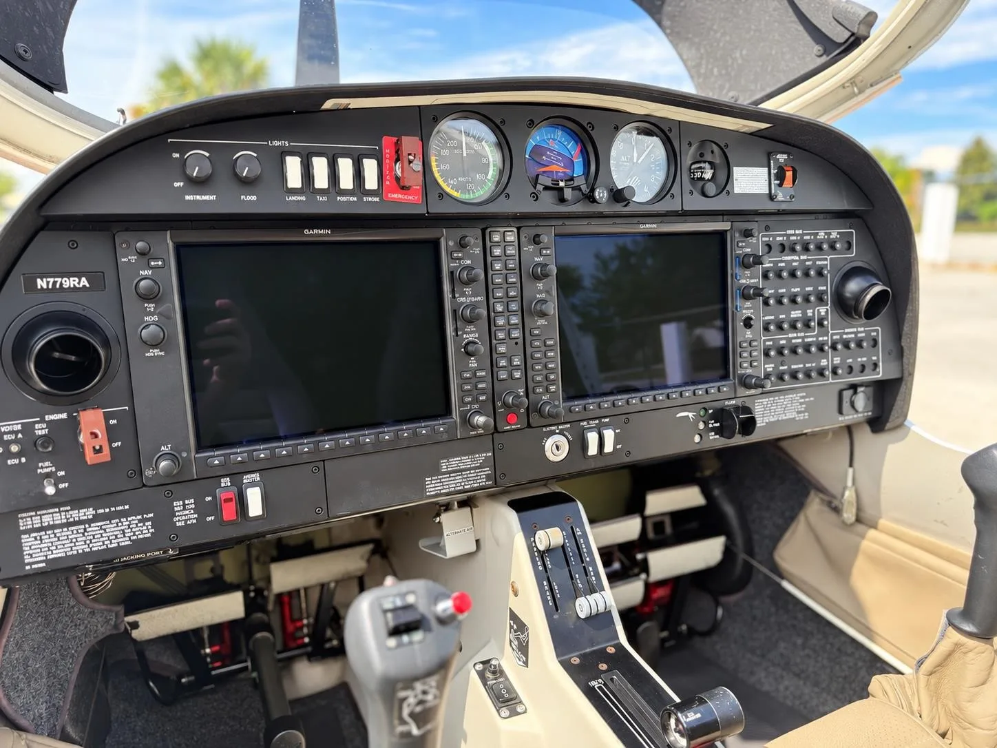 Cockpit and instrument panel of a 2023 DIAMOND DA40 NG.