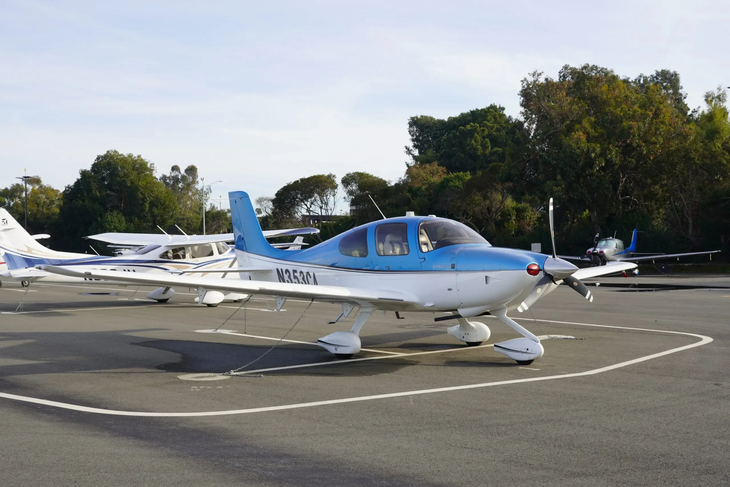Exterior view of a 2011 Cirrus SR20 G3, N353CA.