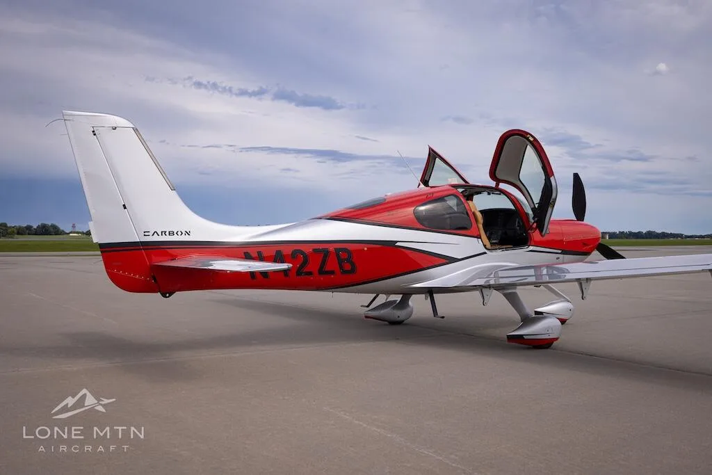 Exterior view of a 2016 Cirrus SR22T G5 GTS.