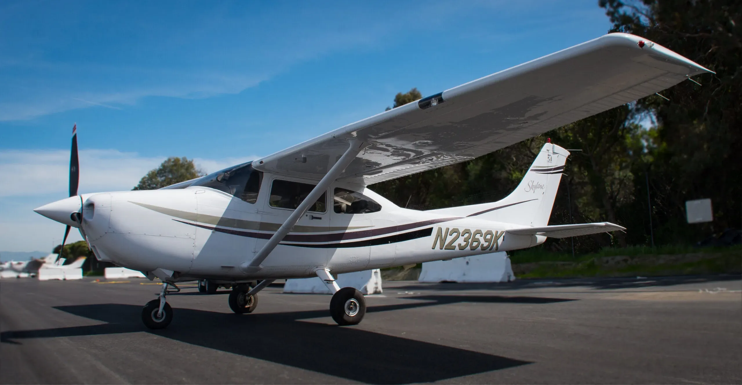 Cockpit and instrument panel of a 1998 Cessna.