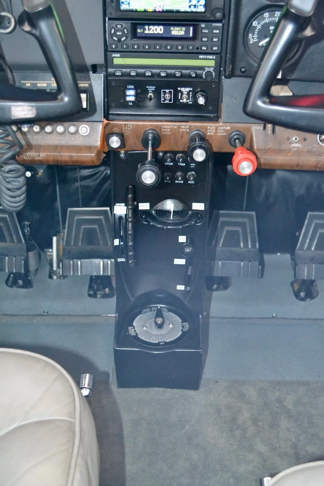 Cockpit and instrument panel of a 1979 Cessna 182Q Skylane.