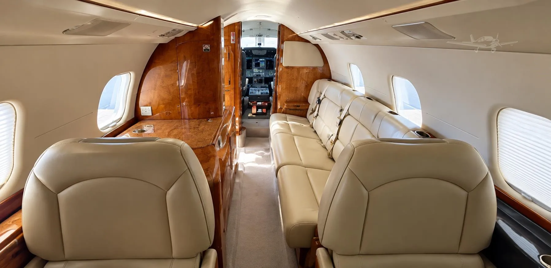 Cabin interior of a 2008 LEARJET 60XR.