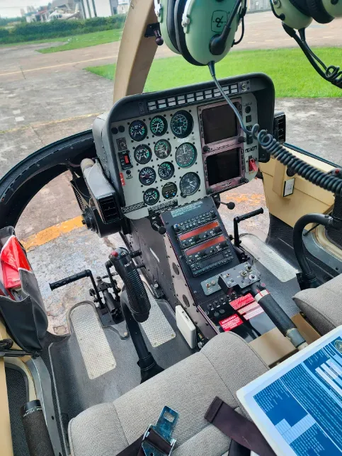 Cockpit and instrument panel of a 2004 Bell 206B Jet Ranger III.