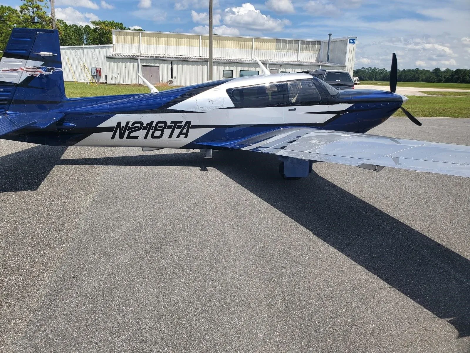 Exterior view of a 2019 MOONEY ACCLAIM ULTRA, N218TA.