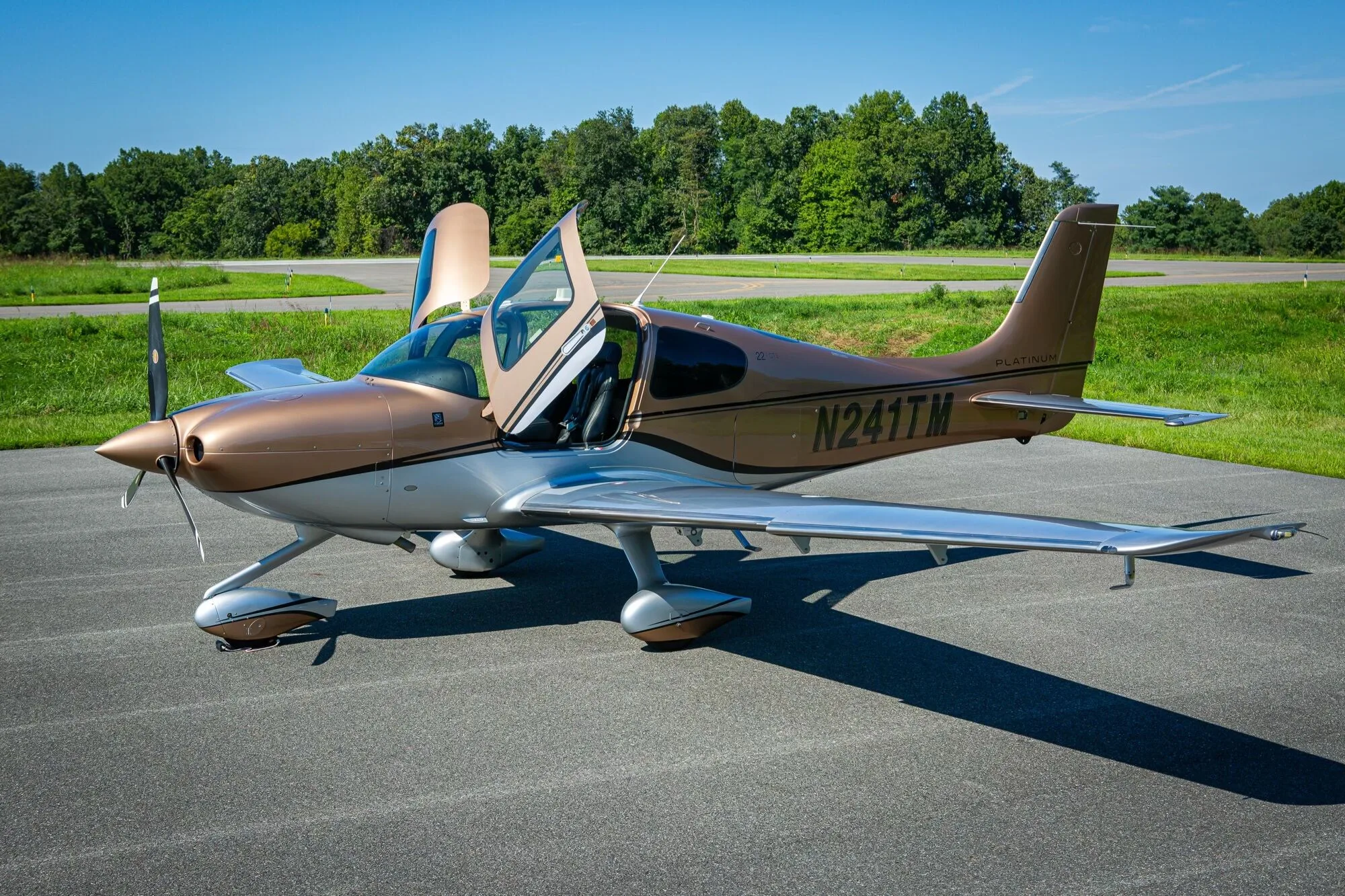 Exterior view of a 2016 Cirrus SR22-G5 GTS, N241TM.