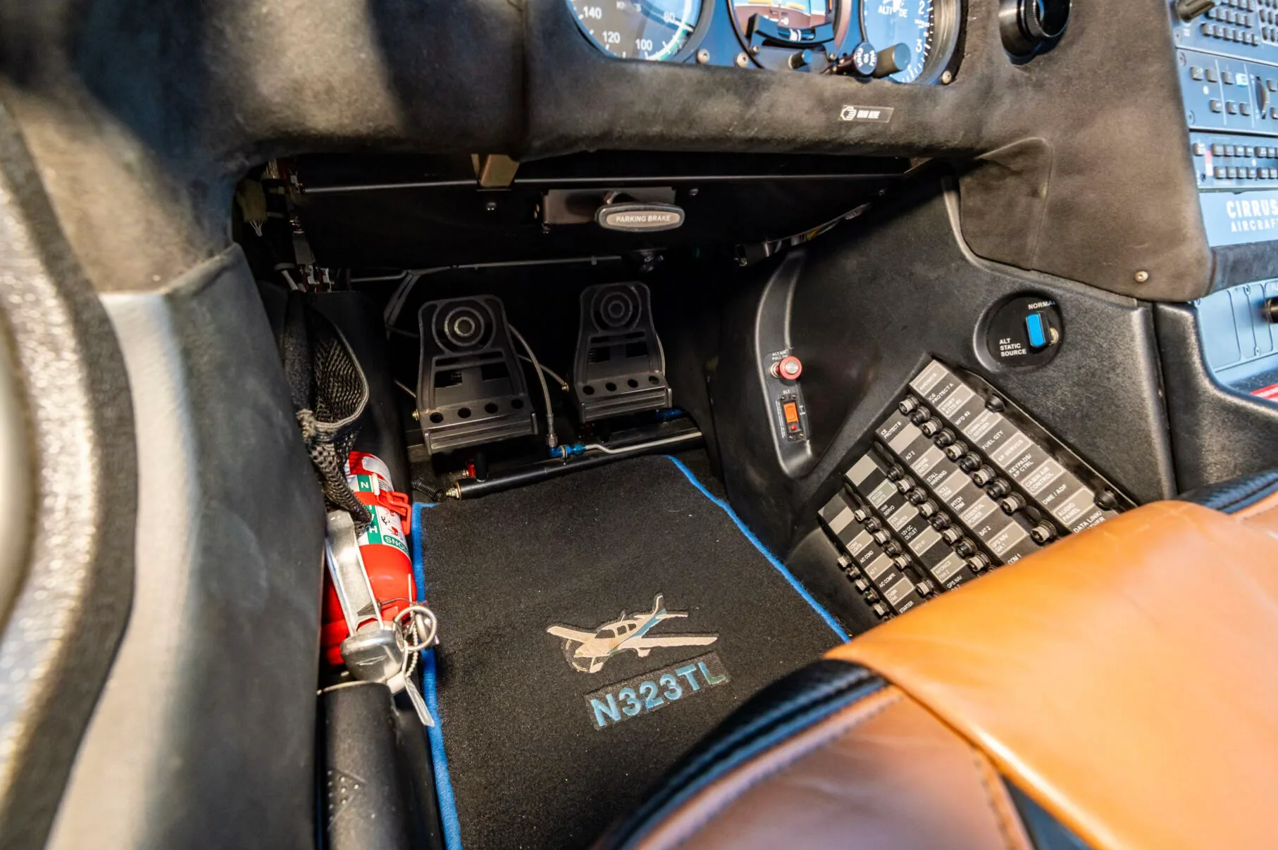 Cabin interior of a Cirrus N323TL SR22-G5 GTS - Aerista.