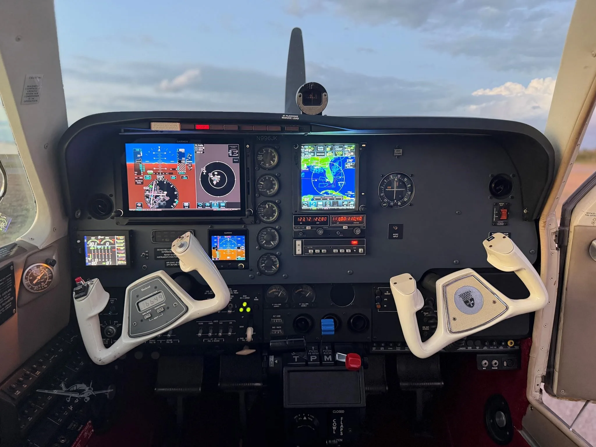 Cockpit and instrument panel of a 1996 BEECHCRAFT A36 BONANZA.