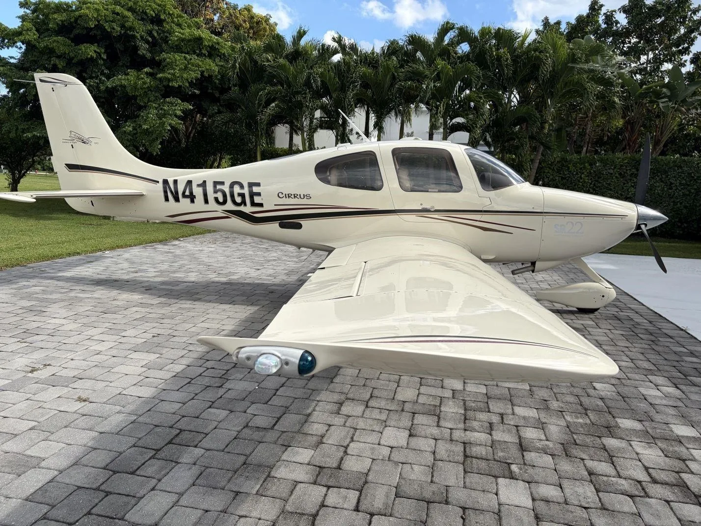 Marketing image of a 2003 CIRRUS SR22.