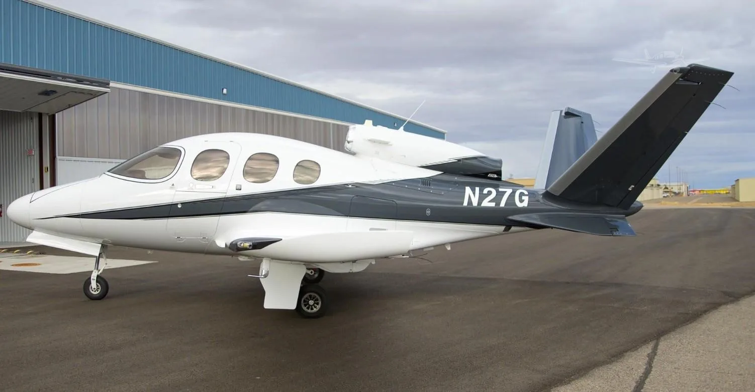 Exterior view of a 2022 CIRRUS VISION SF50-G2+, N27G.