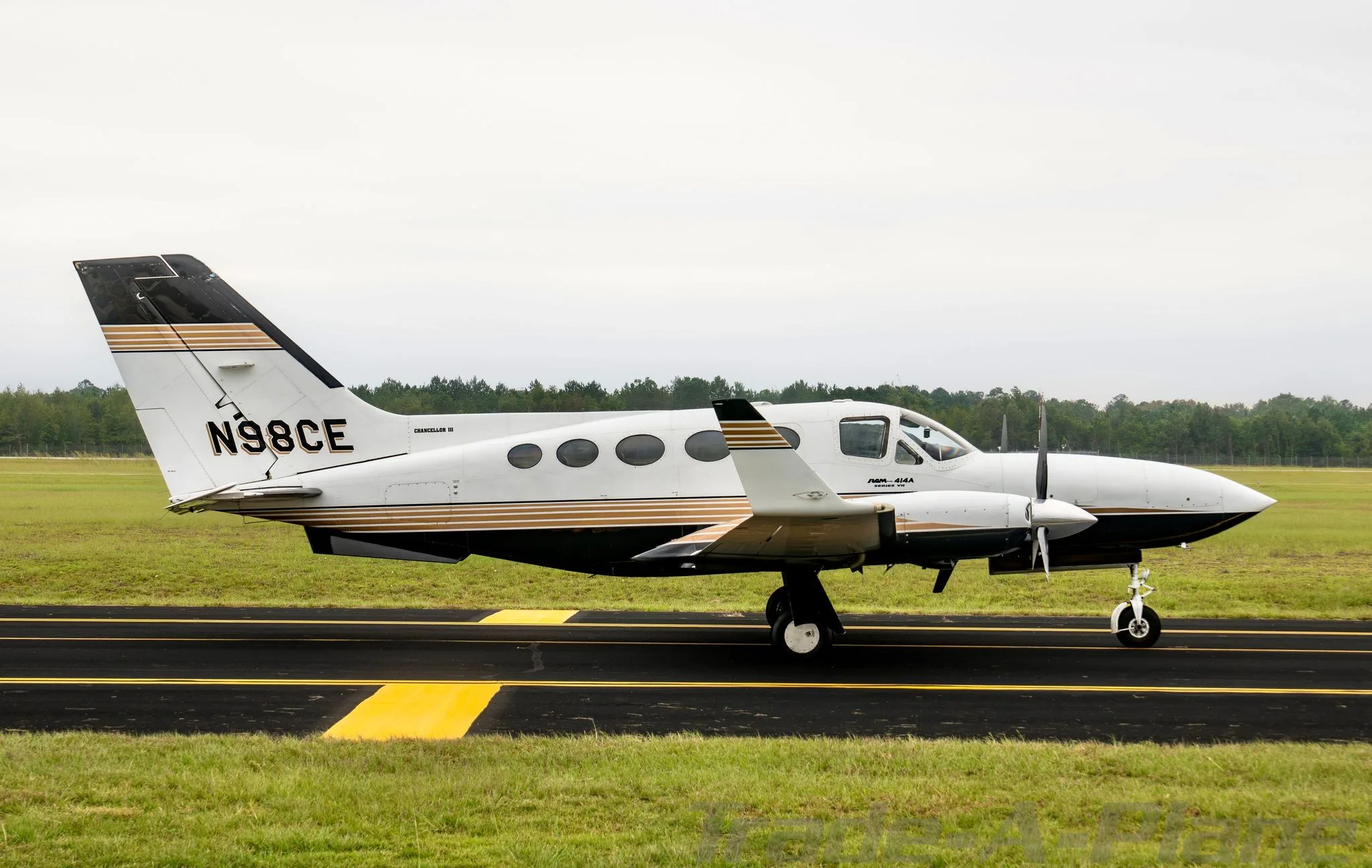 Exterior view of a 1978 CESSNA 414A, N98CE.