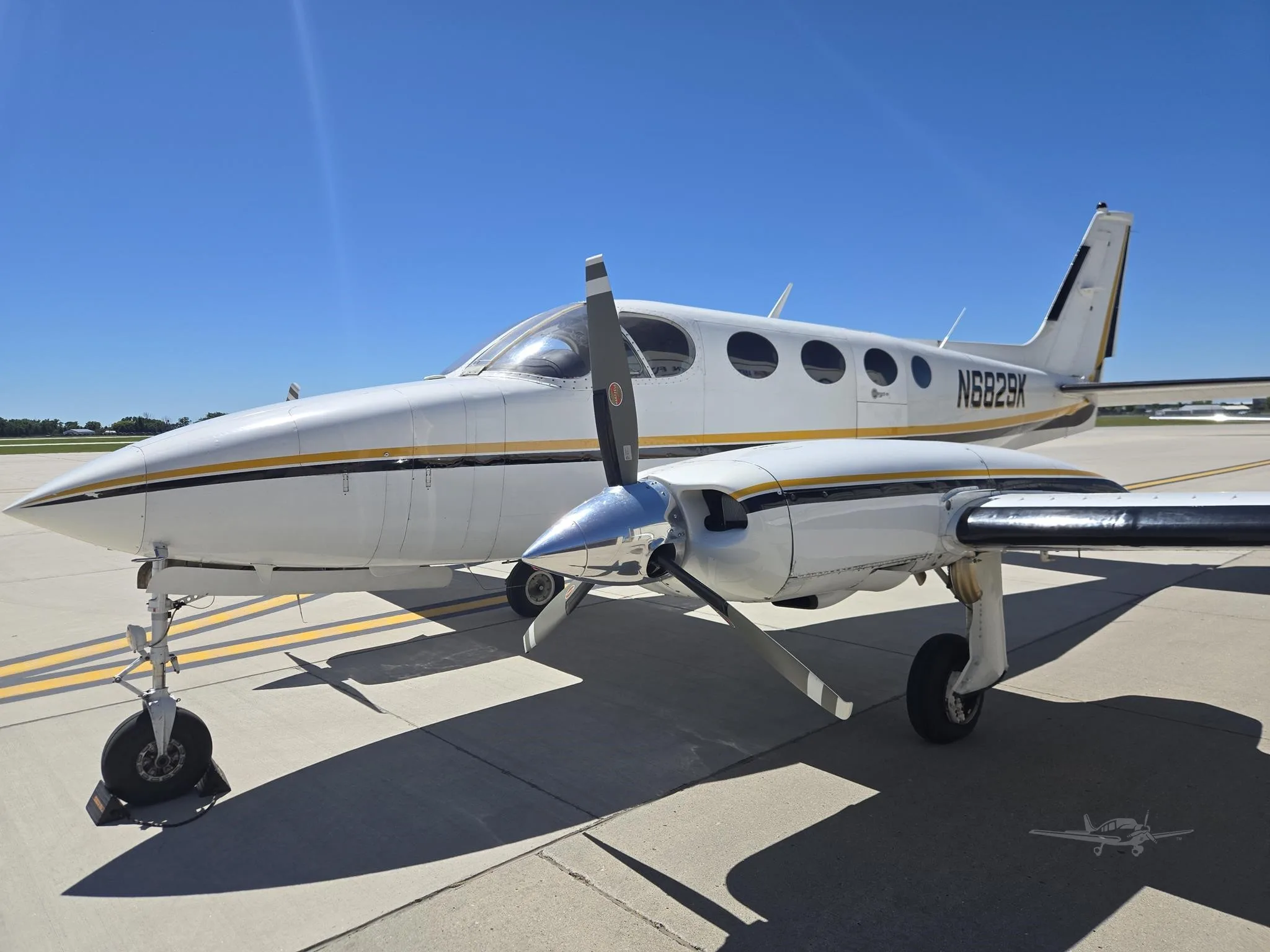 Exterior view of a 1981 CESSNA 340A, N6829K.